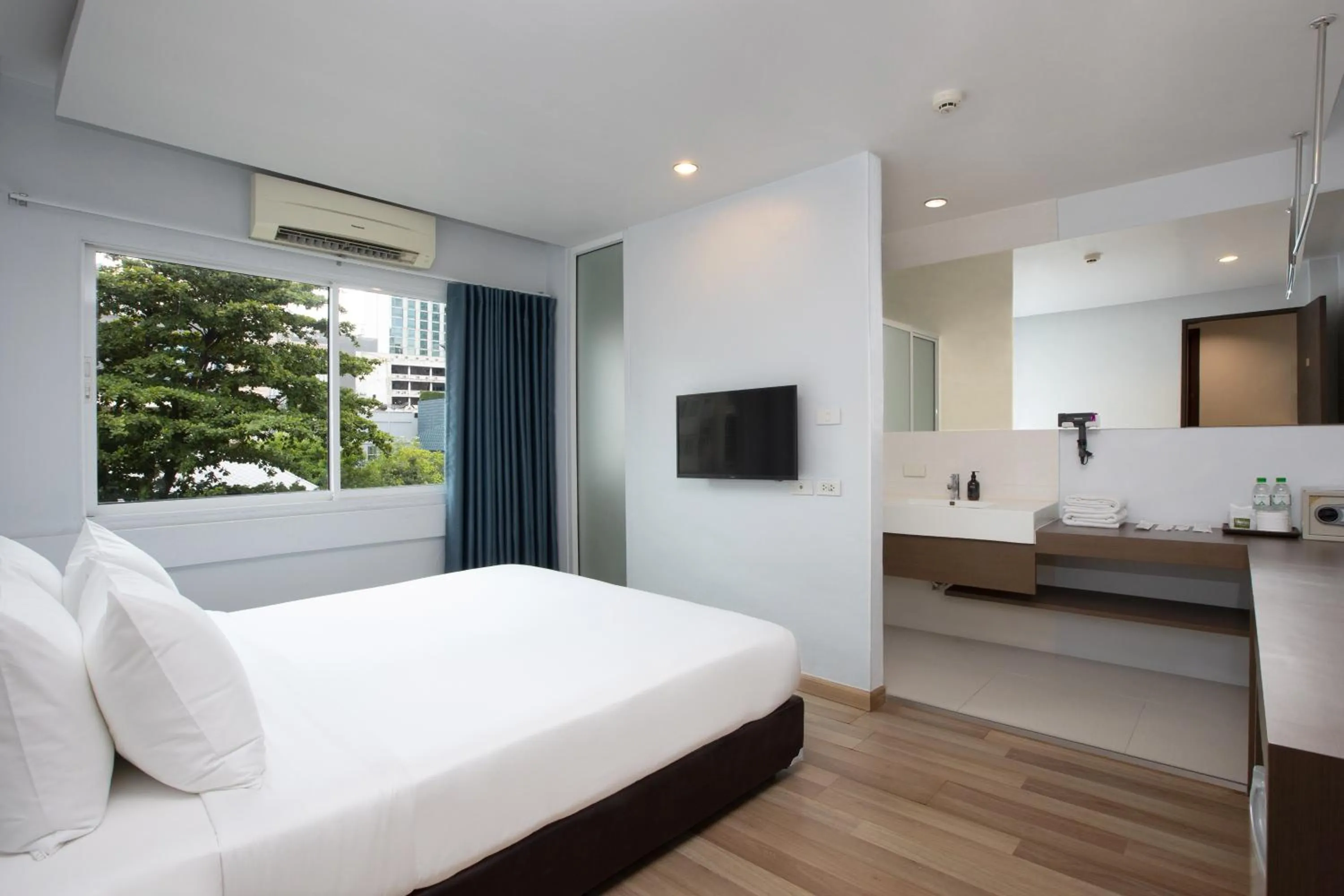 Bedroom, Bed in Nantra Silom