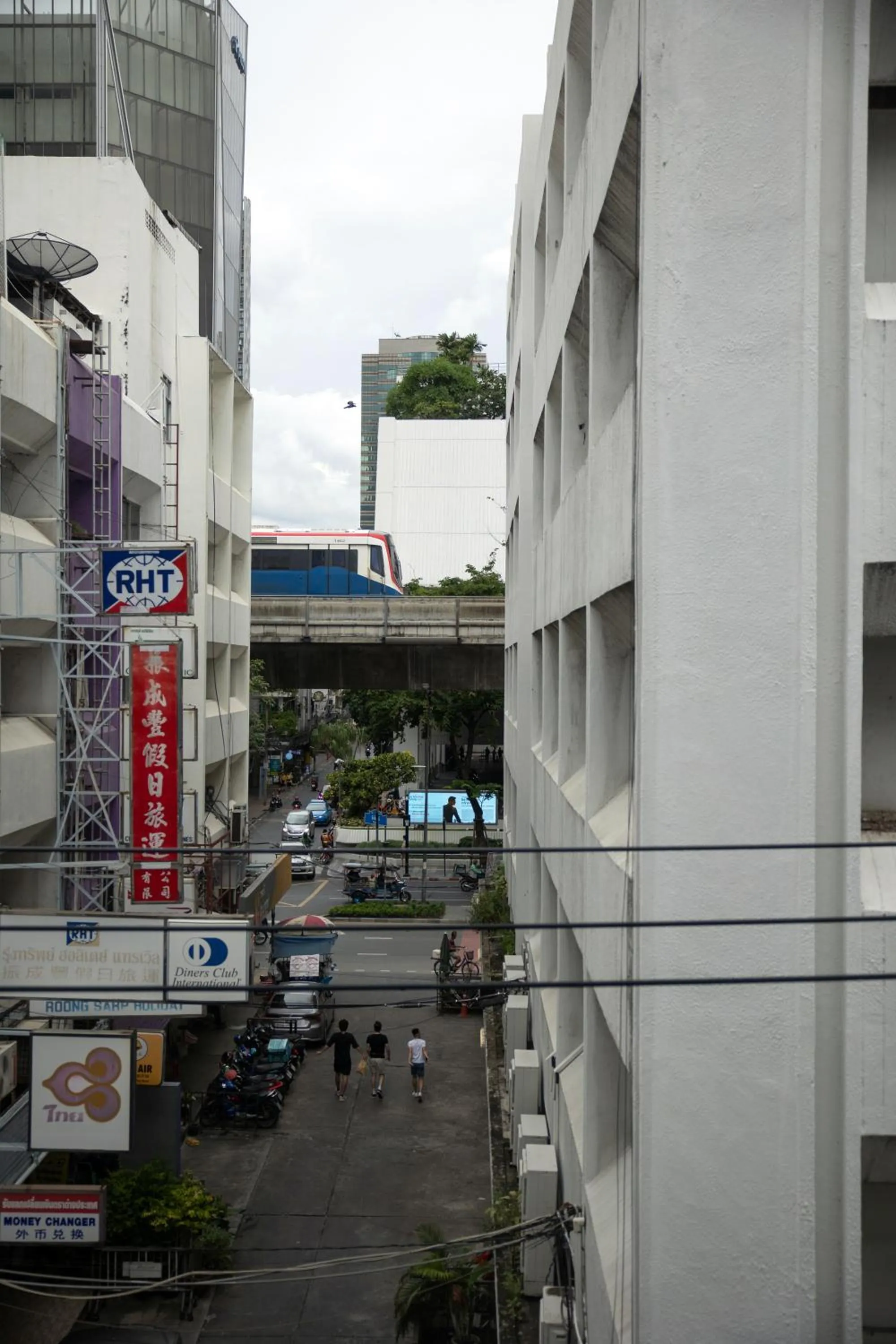 Street view in Nantra Silom
