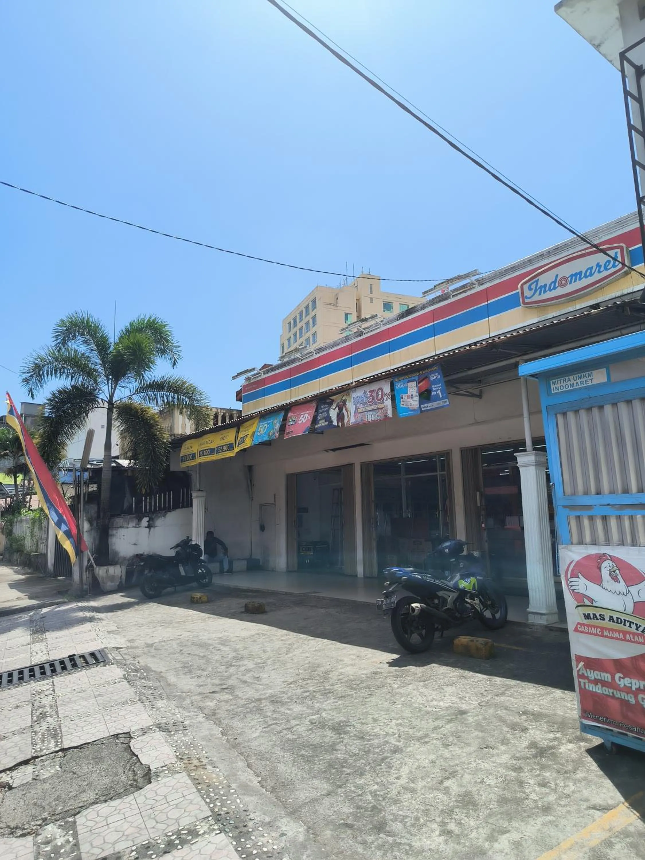 Supermarket/grocery shop in Istanaku