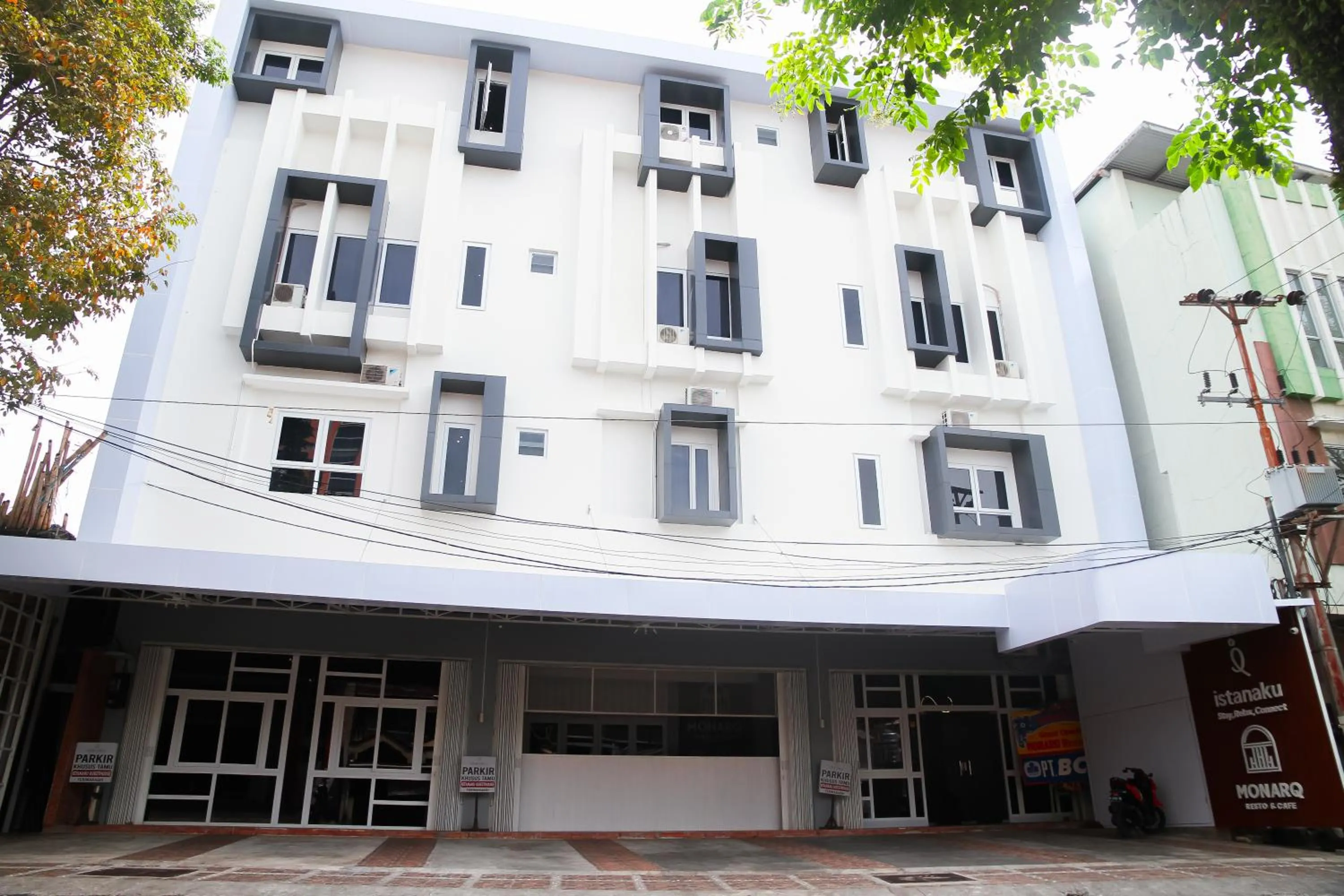 Property building in Istanaku