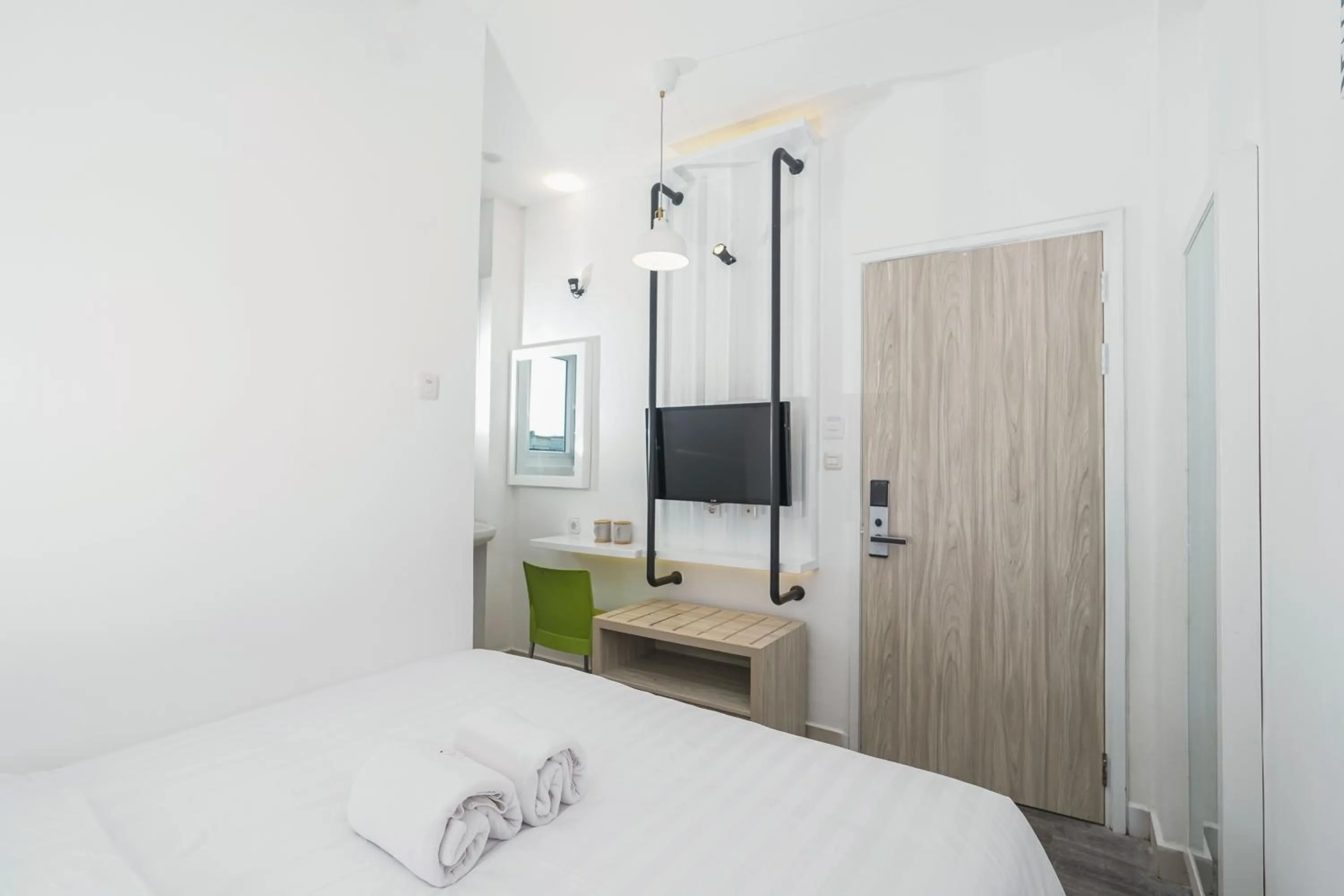 Bedroom, Bed in Istanaku