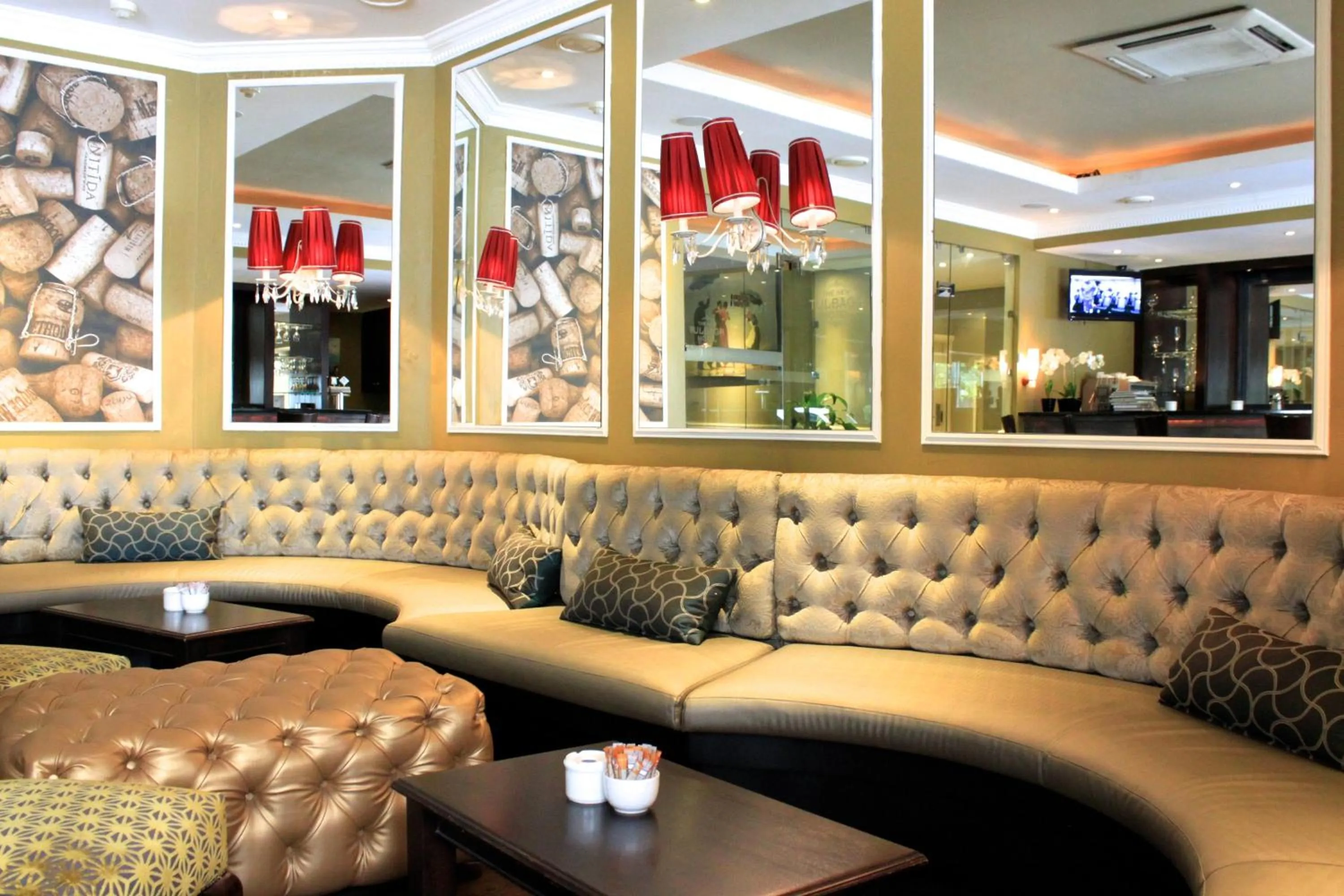 Lounge or bar in Innscape Classic Hotel
