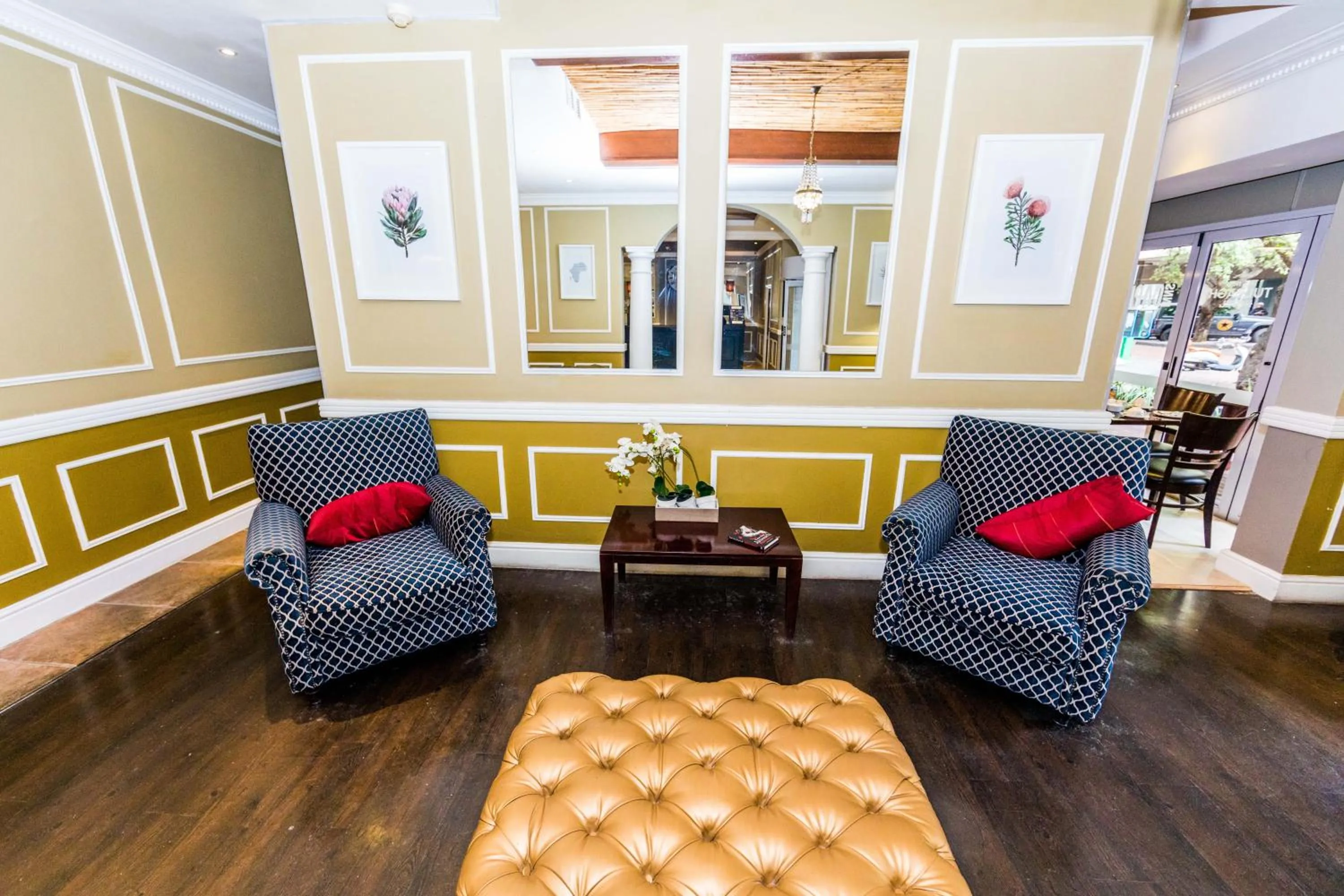 Lobby or reception in Innscape Classic Hotel