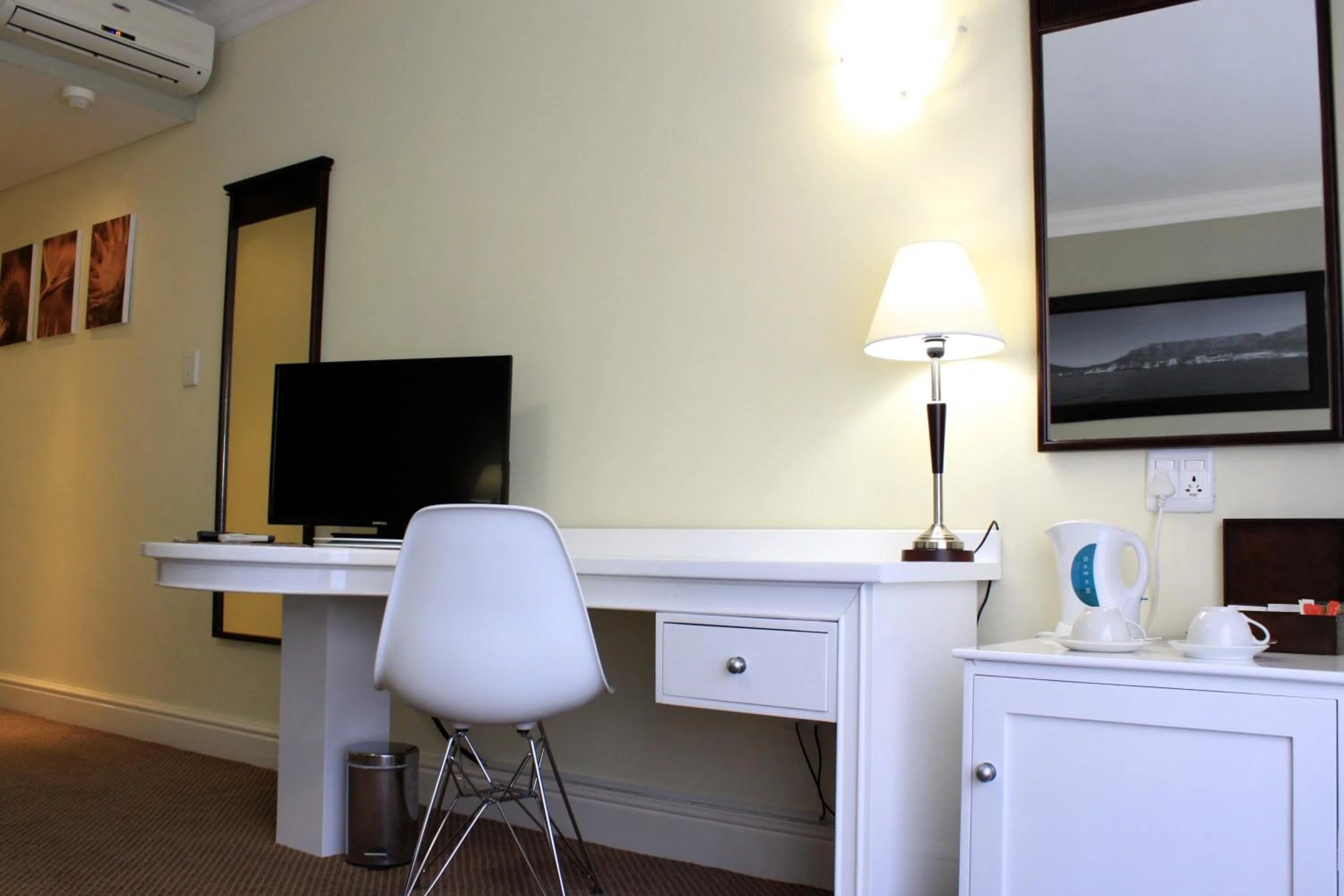 Bedroom in Innscape Classic Hotel