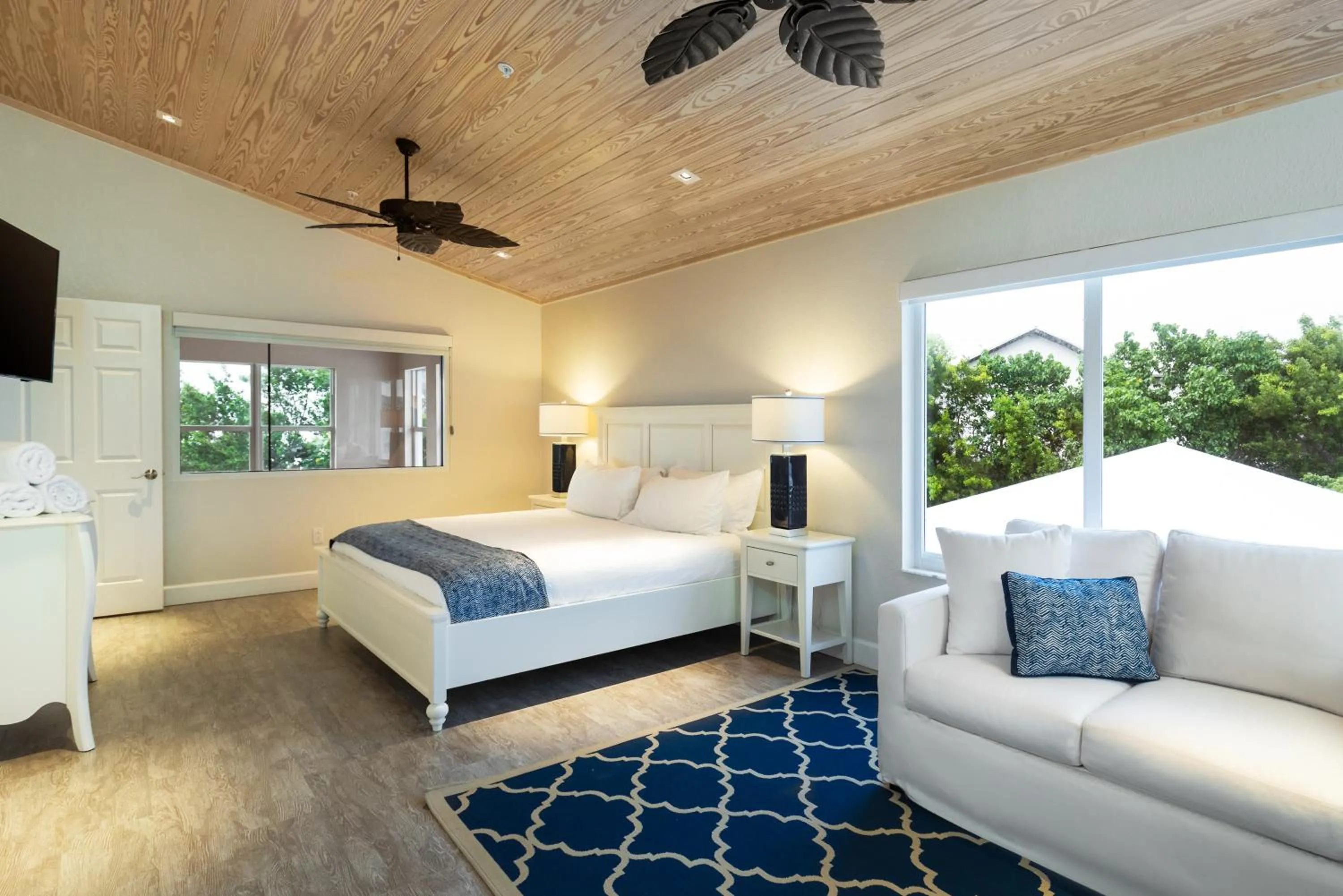 Bed in Dolphin Point Villas