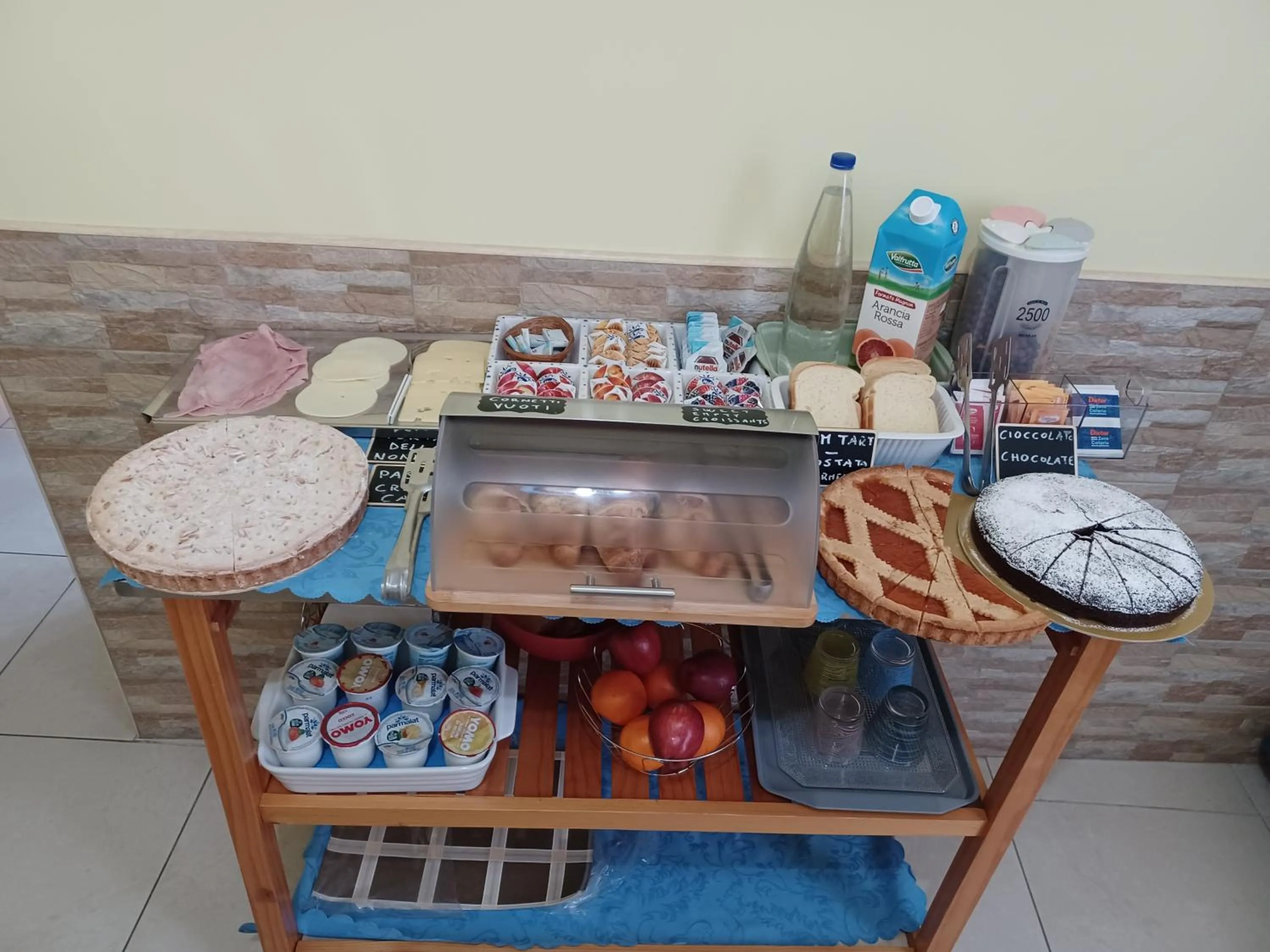 Food and drinks in B&B Quattro Palazzi Napoli Centro