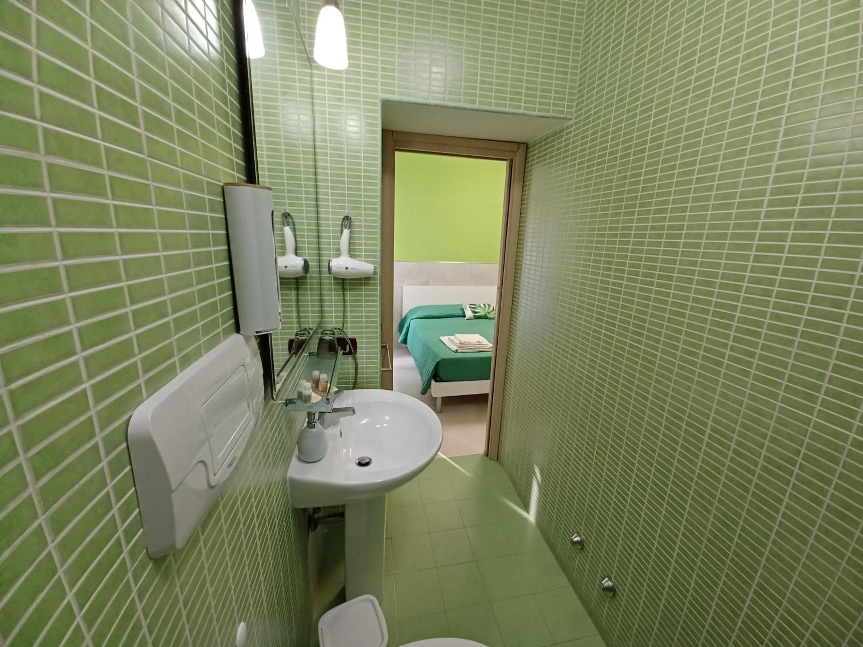 Shower in B&B Quattro Palazzi Napoli Centro