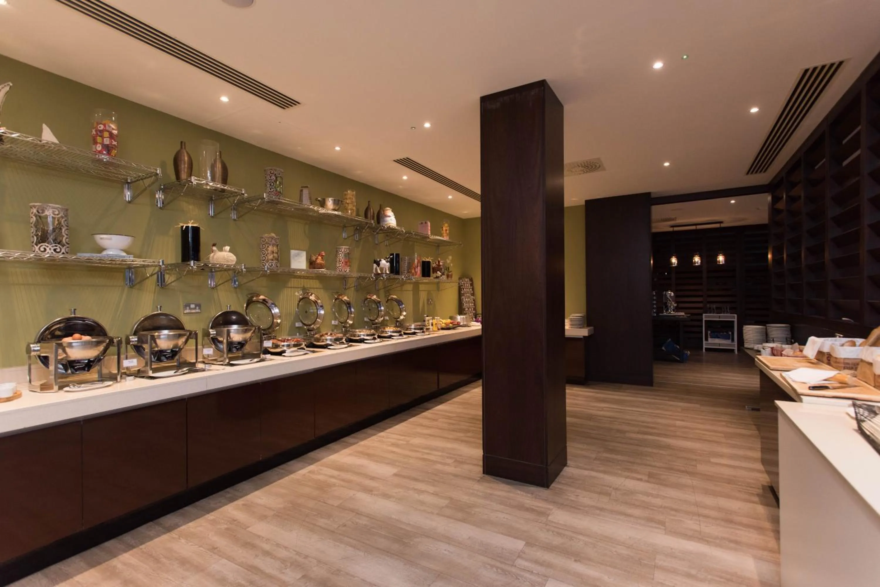 Restaurant/places to eat in Radisson Blu Waterfront Hotel, Jersey