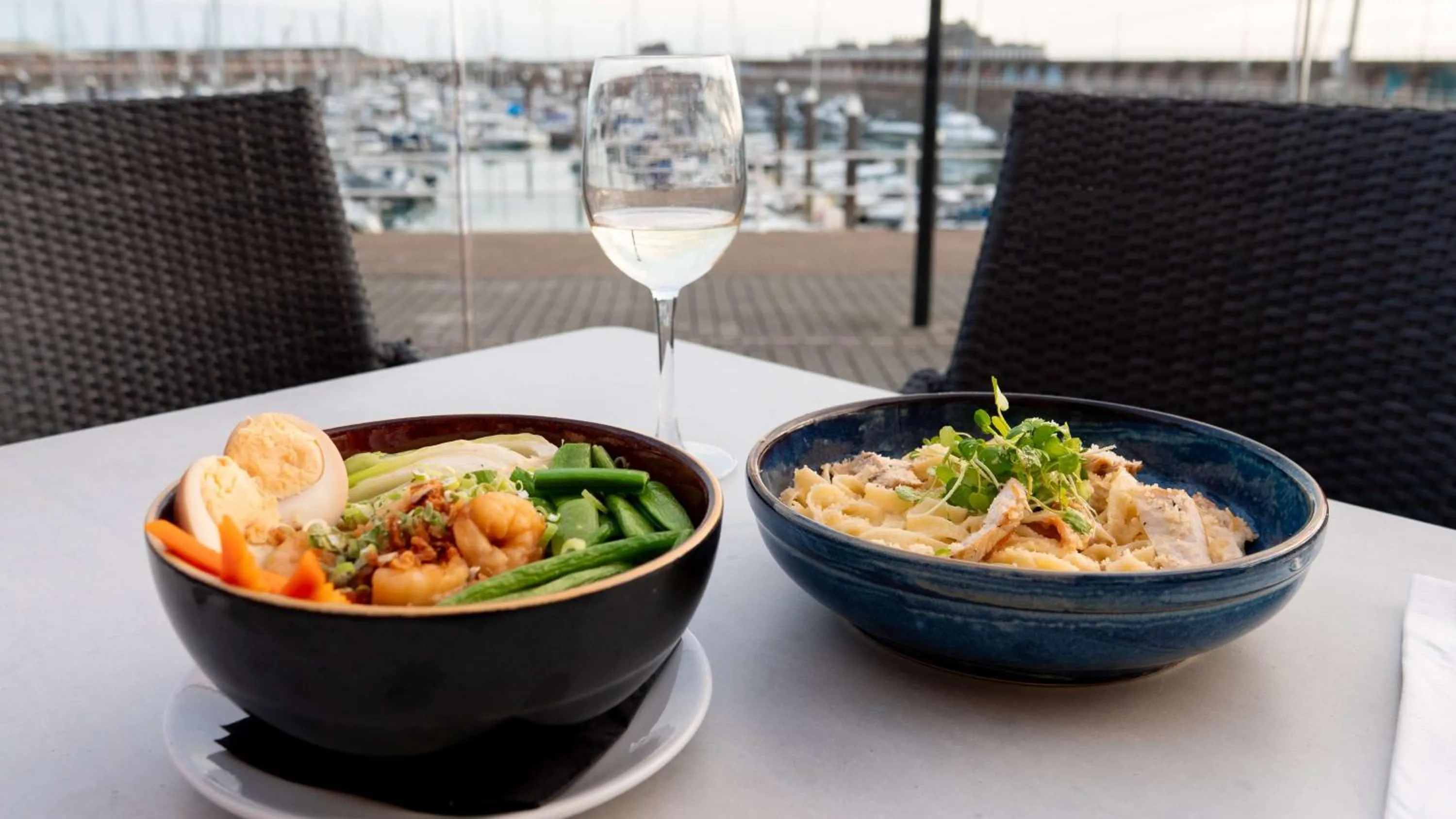 Food and drinks in Radisson Blu Waterfront Hotel, Jersey