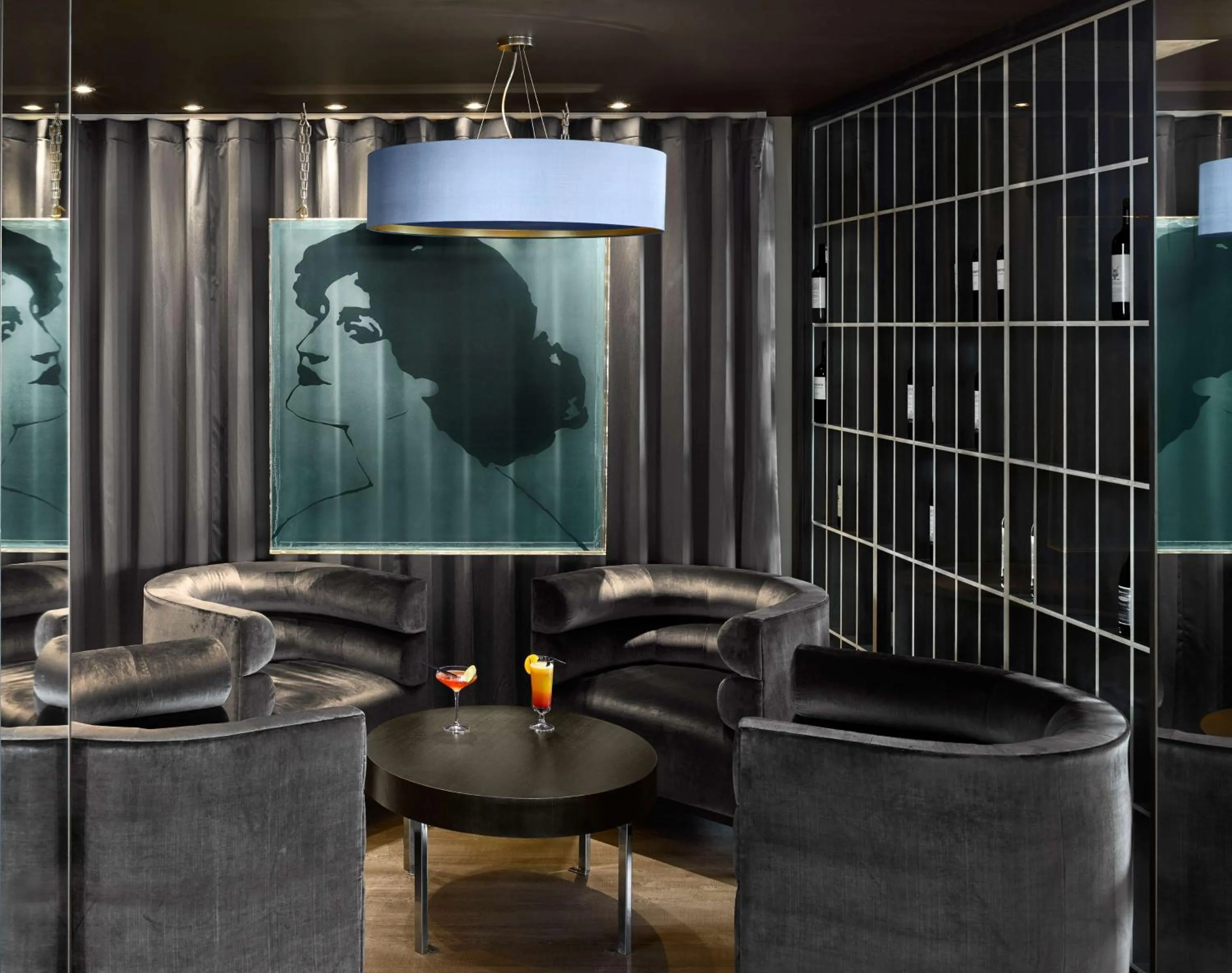 Lounge or bar in Radisson Blu Waterfront Hotel, Jersey