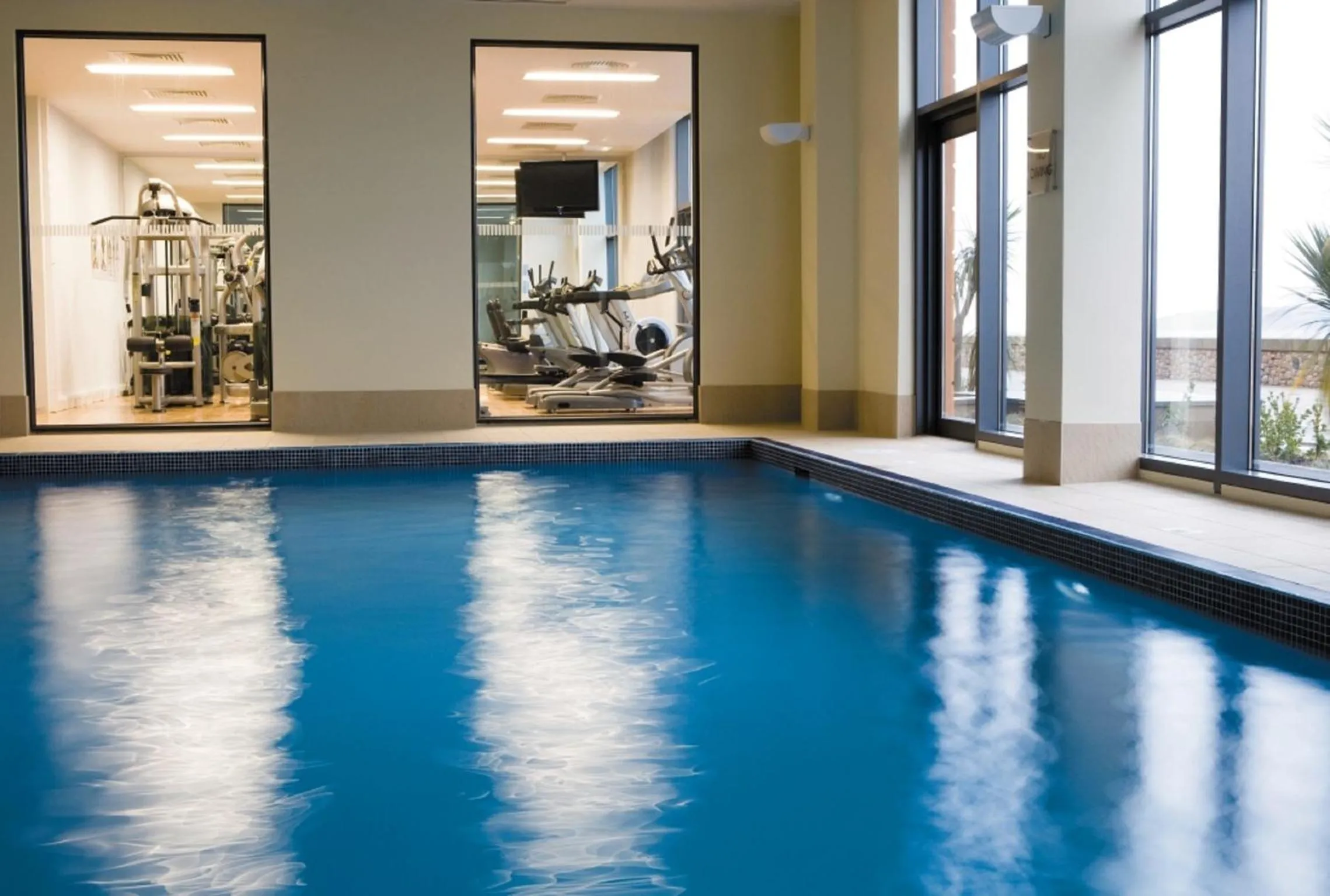Swimming pool in Radisson Blu Waterfront Hotel, Jersey