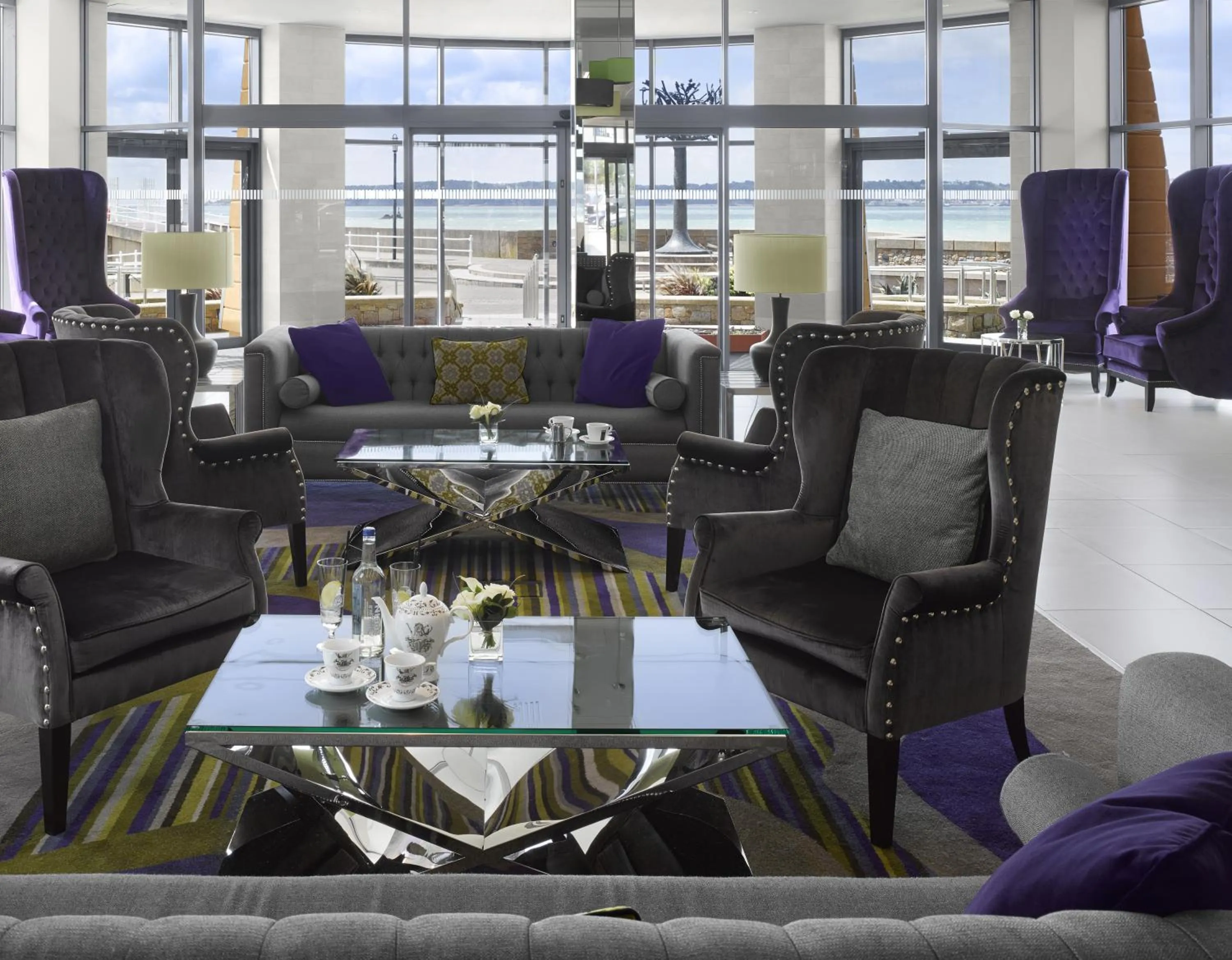 Lounge or bar in Radisson Blu Waterfront Hotel, Jersey