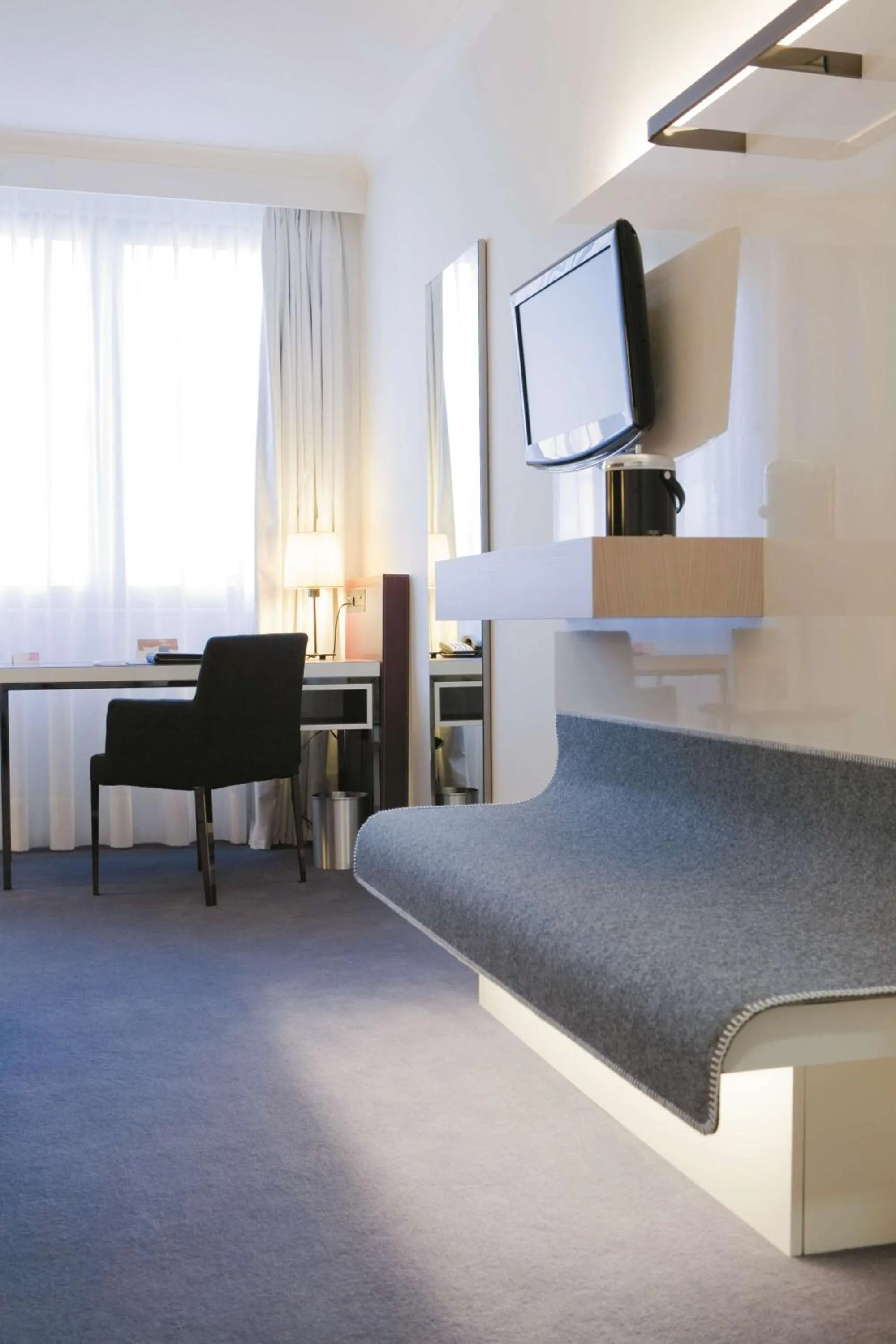 Photo of the whole room, Bed in Radisson Blu Waterfront Hotel, Jersey