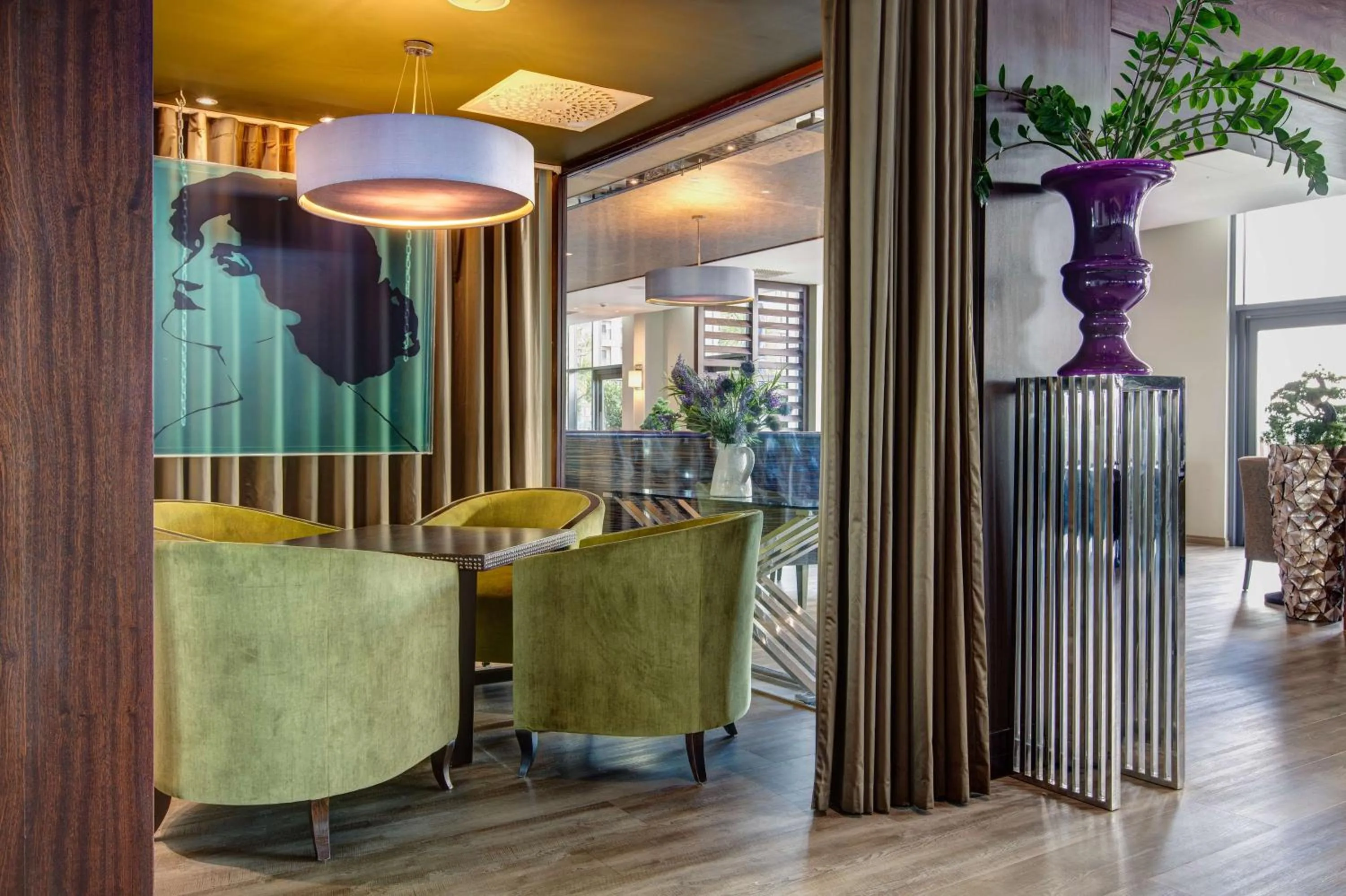 Restaurant/places to eat in Radisson Blu Waterfront Hotel, Jersey