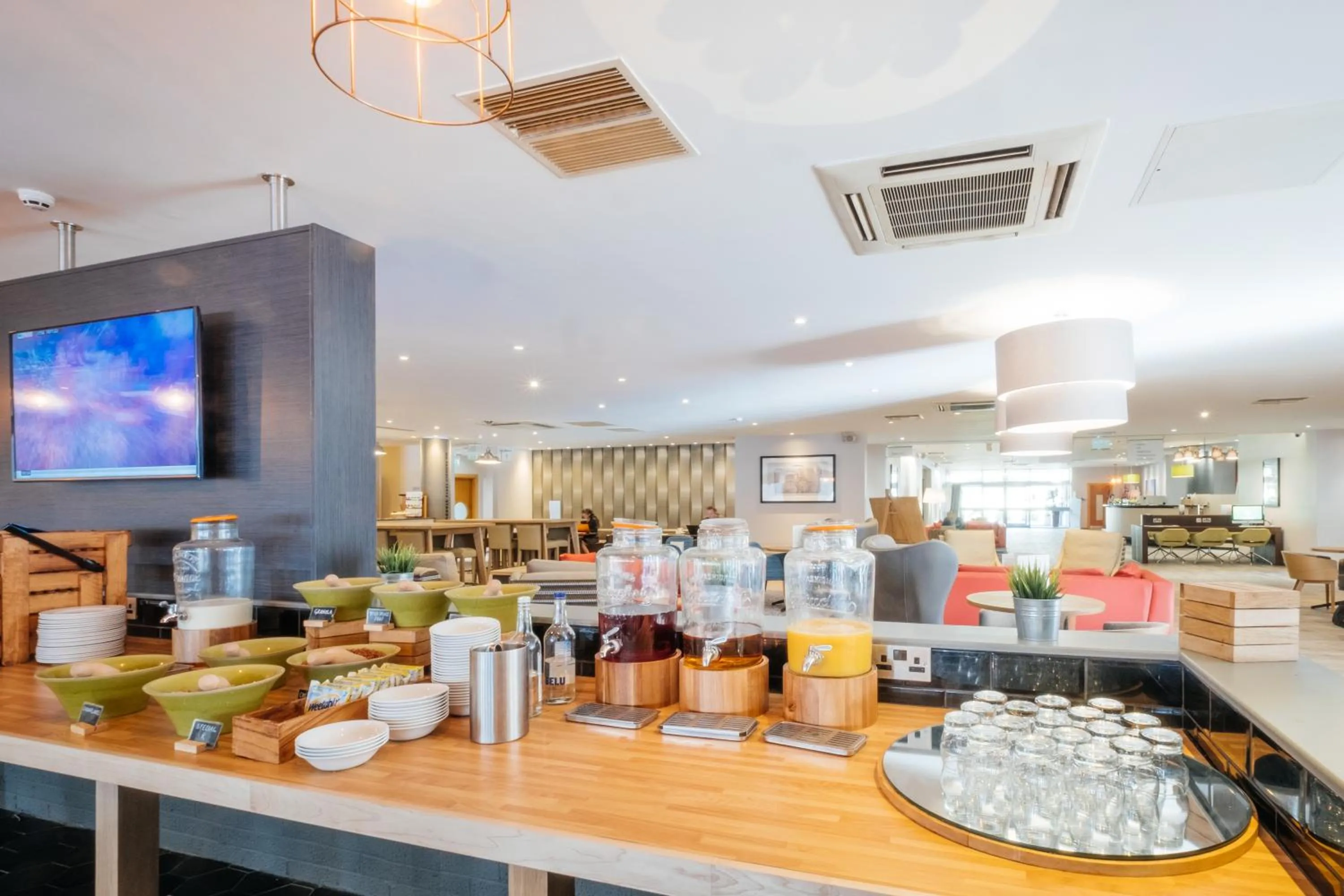 Restaurant/places to eat in Holiday Inn Coventry M6, J2 by IHG