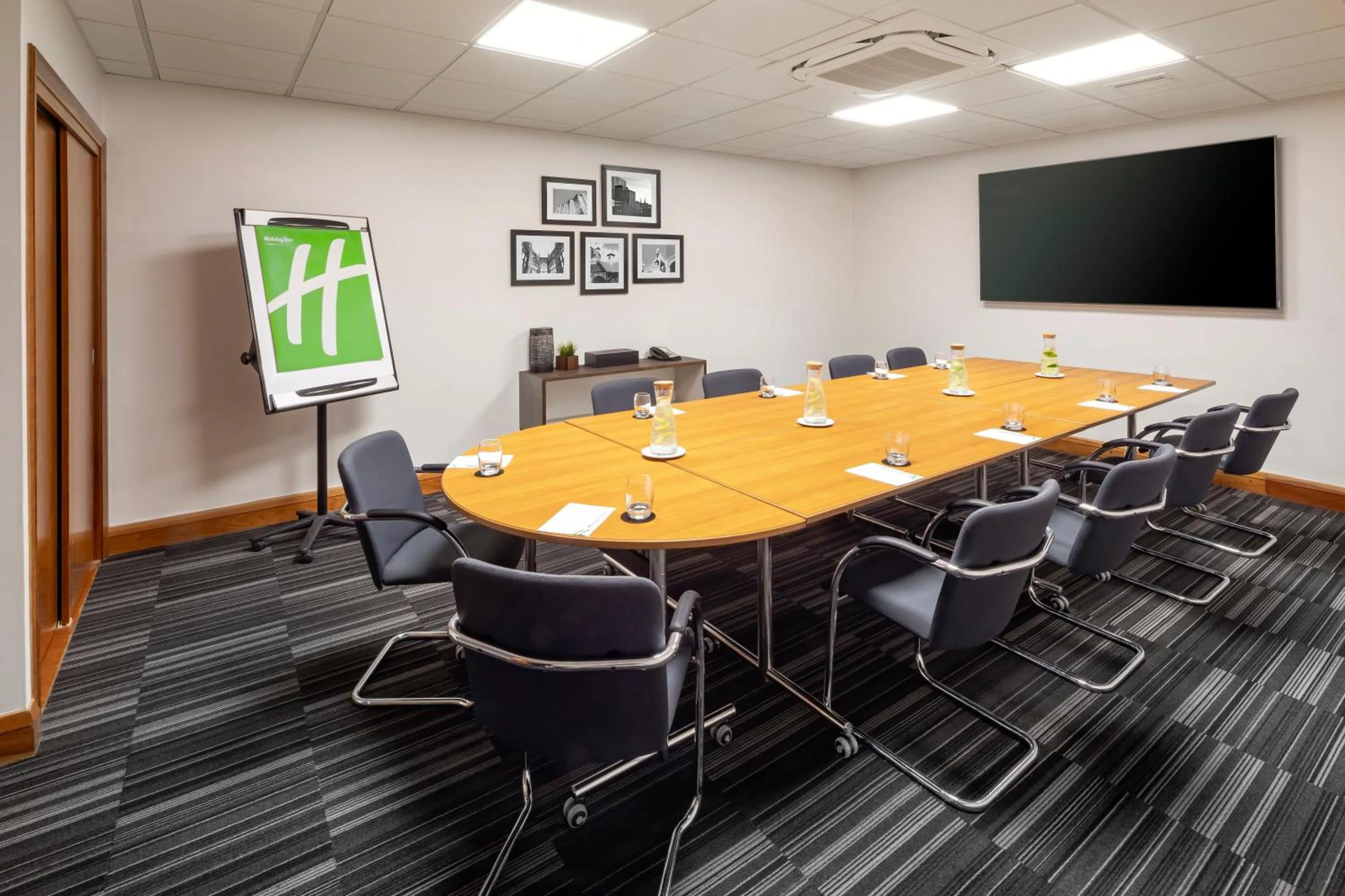 Meeting/conference room in Holiday Inn Coventry M6, J2 by IHG