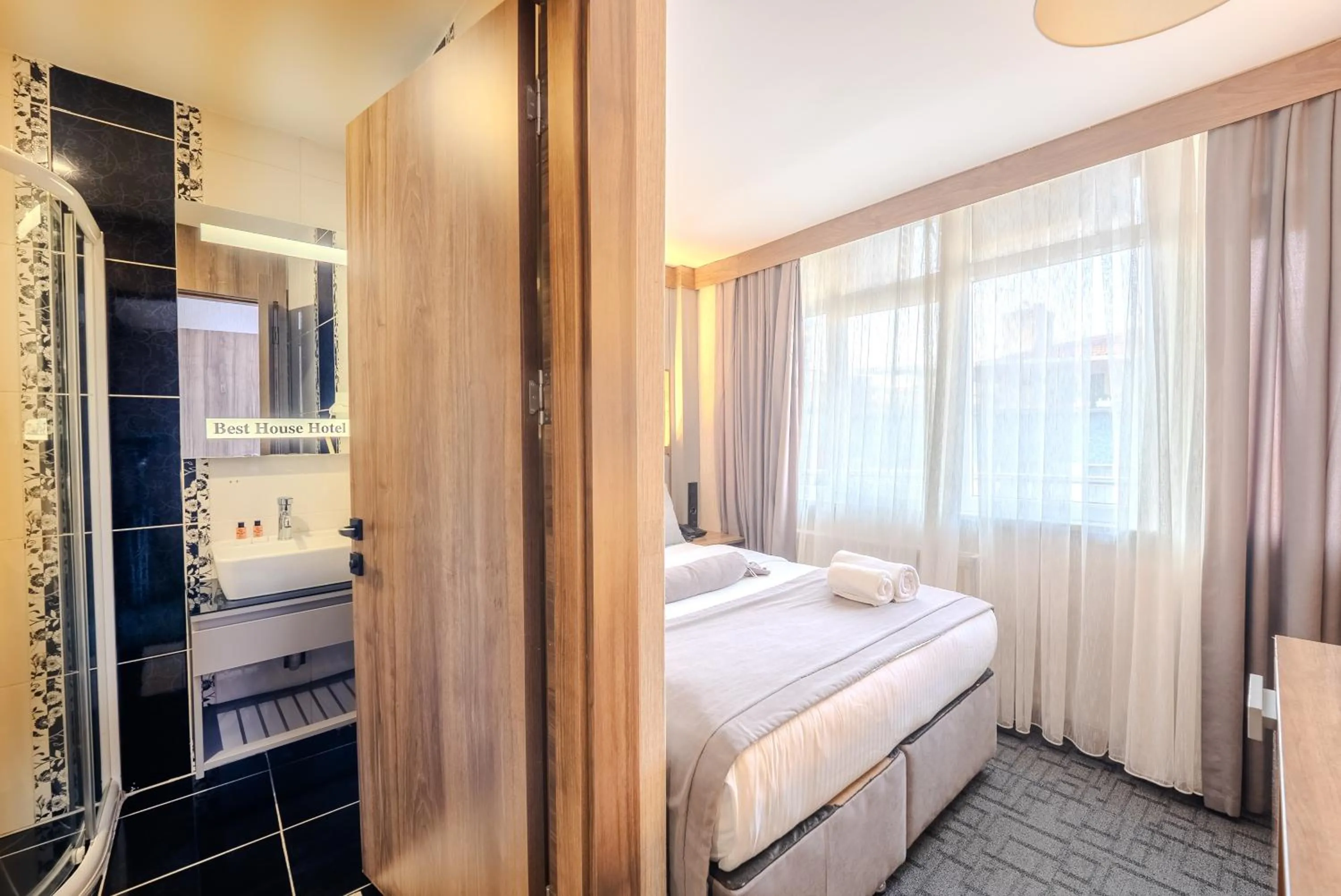 Bed in Best House Hotel OLD TOWN