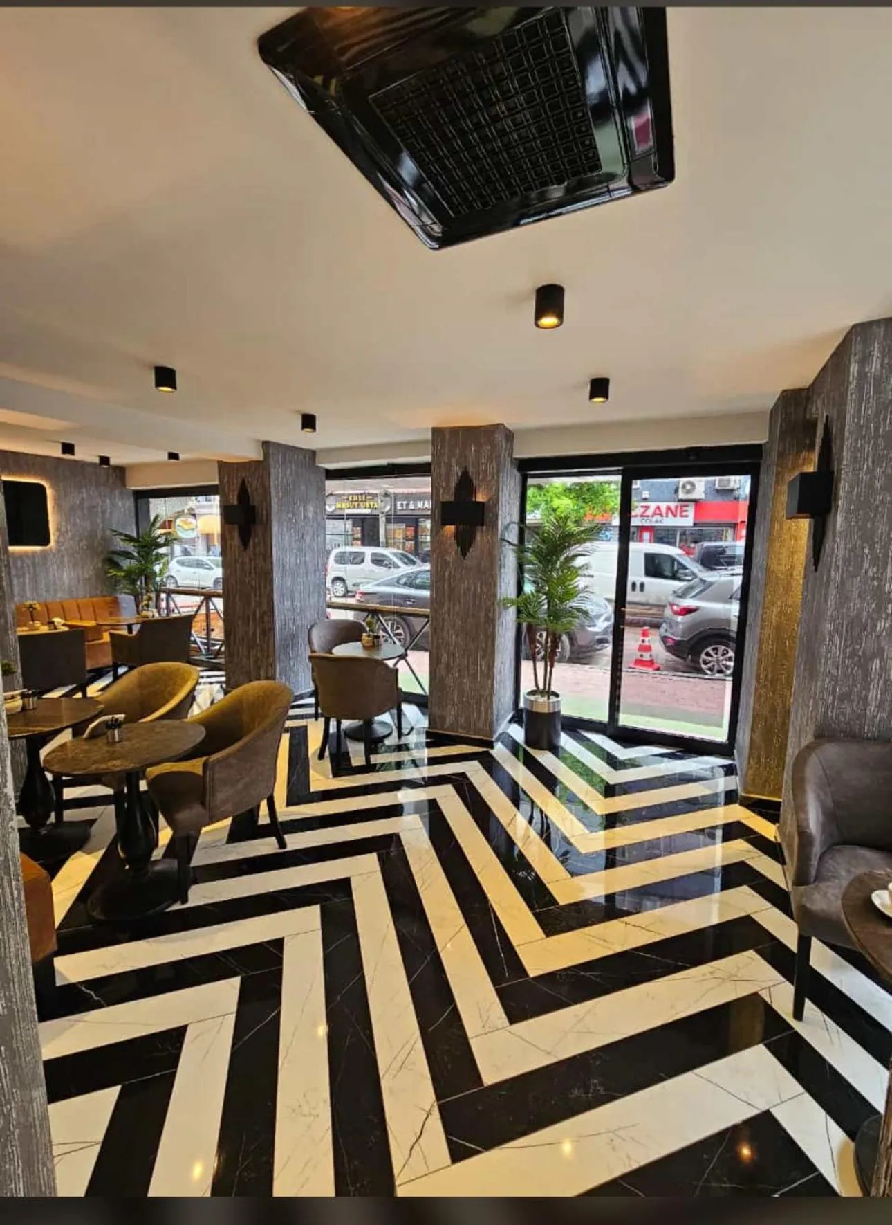 Communal lounge/ TV room in Best House Hotel OLD TOWN