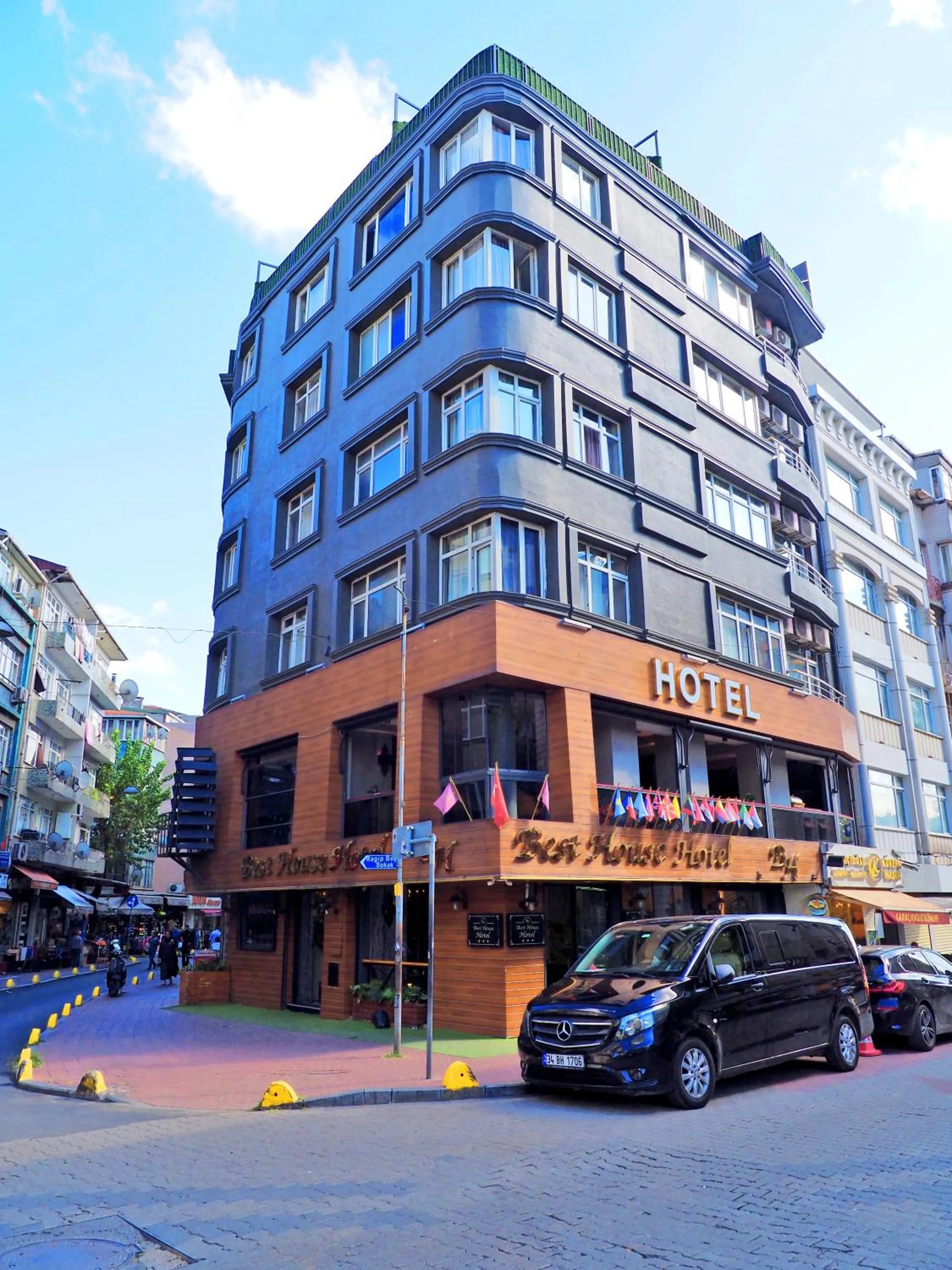 Property building in Best House Hotel OLD TOWN