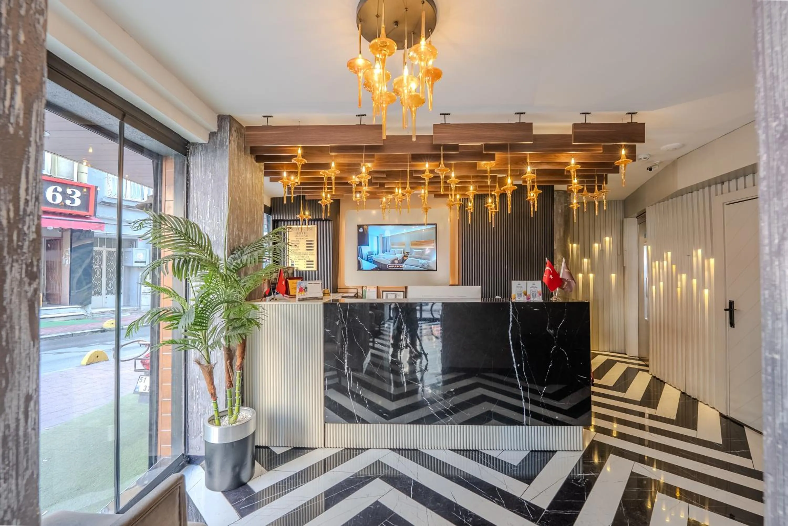 Lobby or reception in Best House Hotel OLD TOWN