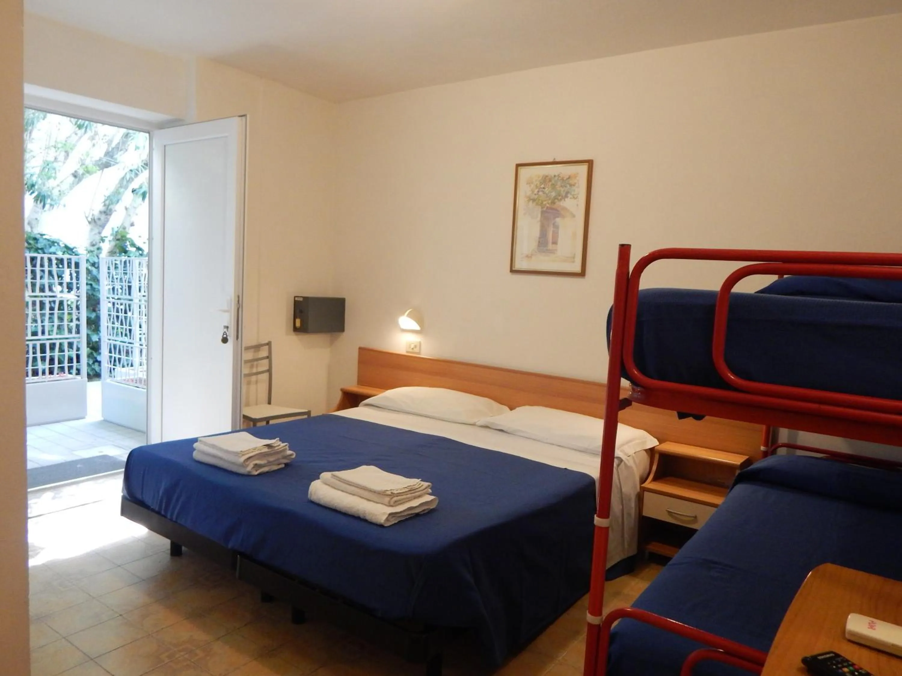 Photo of the whole room in Hotel Vera