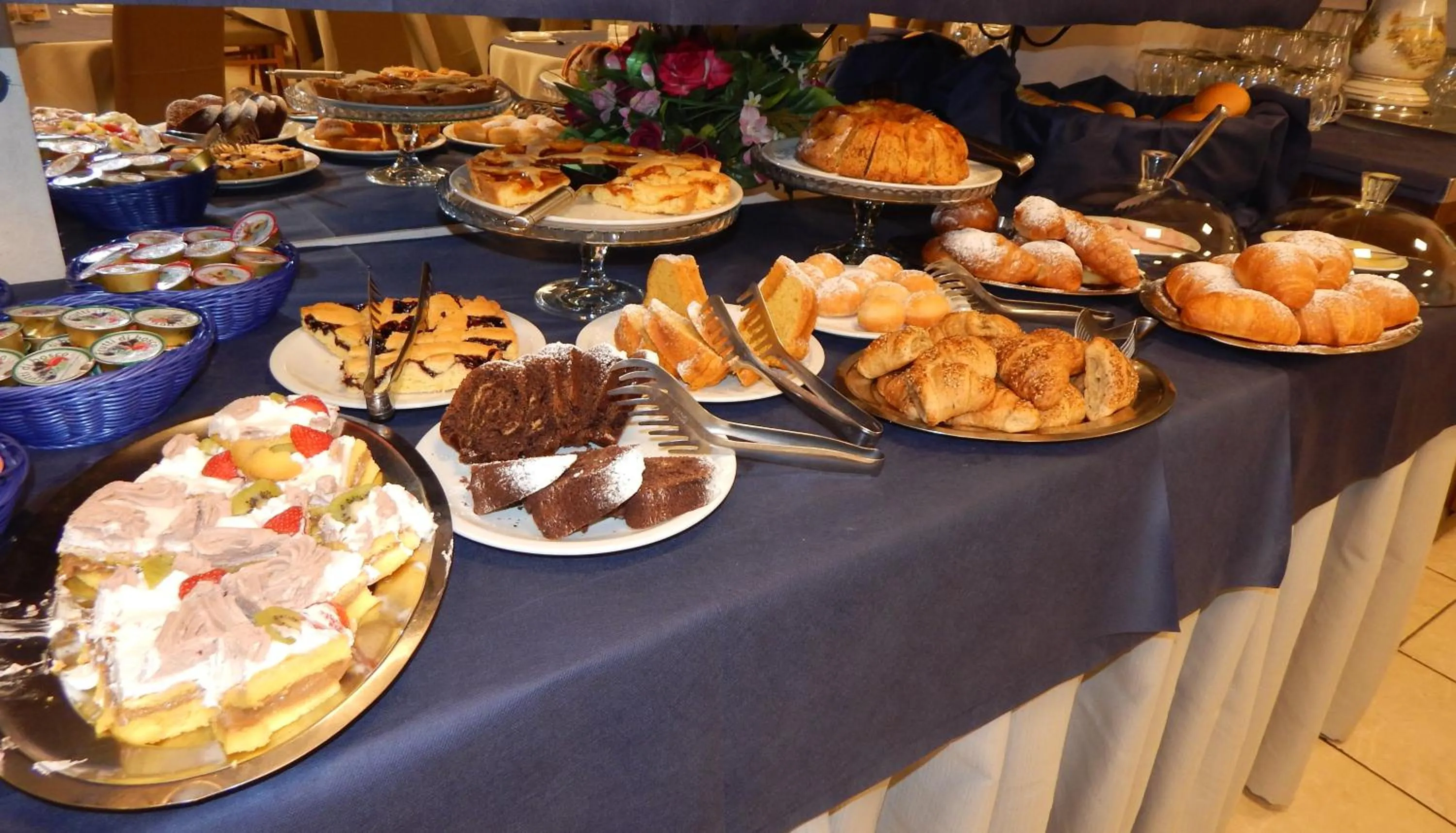Continental breakfast in Hotel Vera