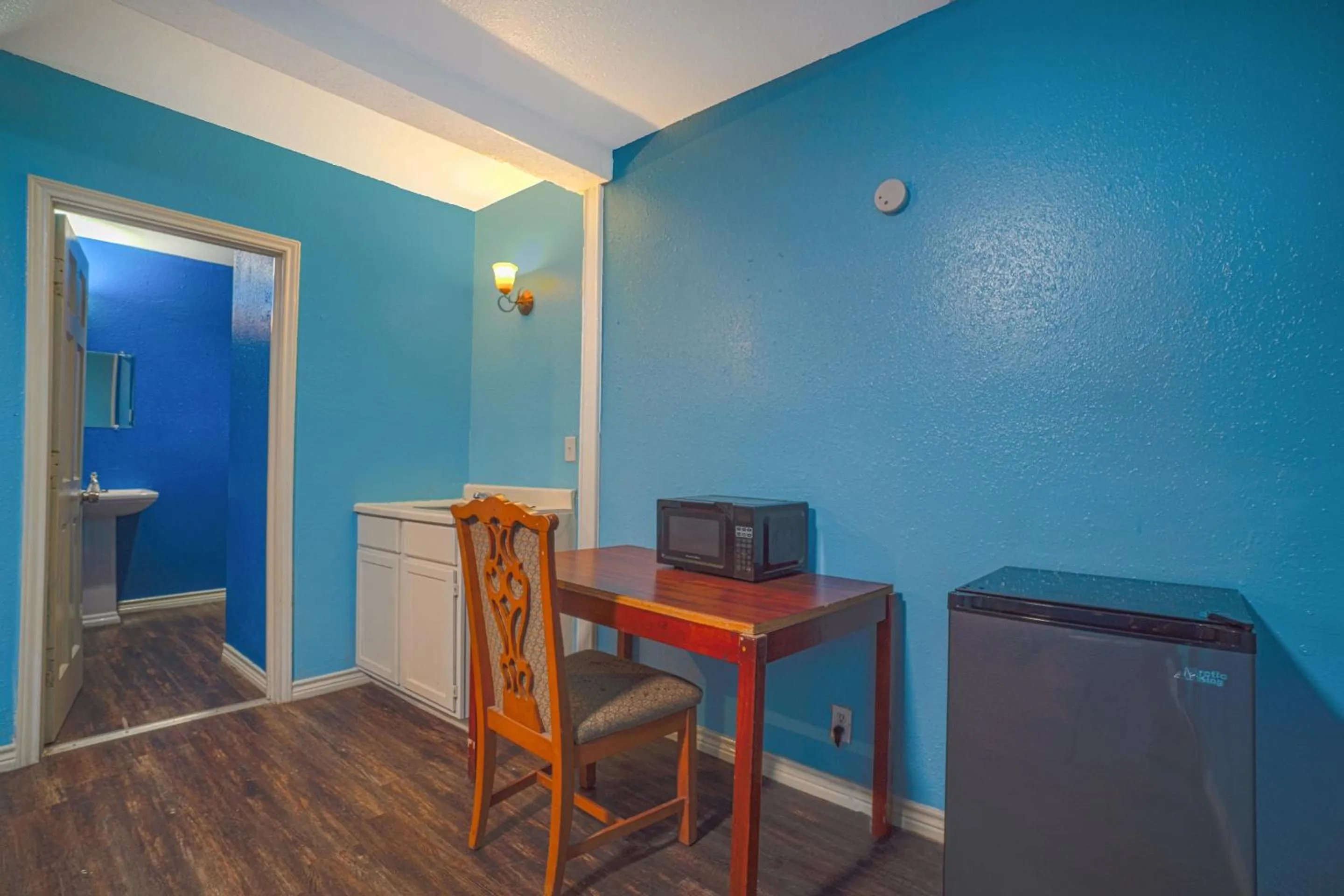 Bedroom in Plaza Motel Corpus Christi by OYO