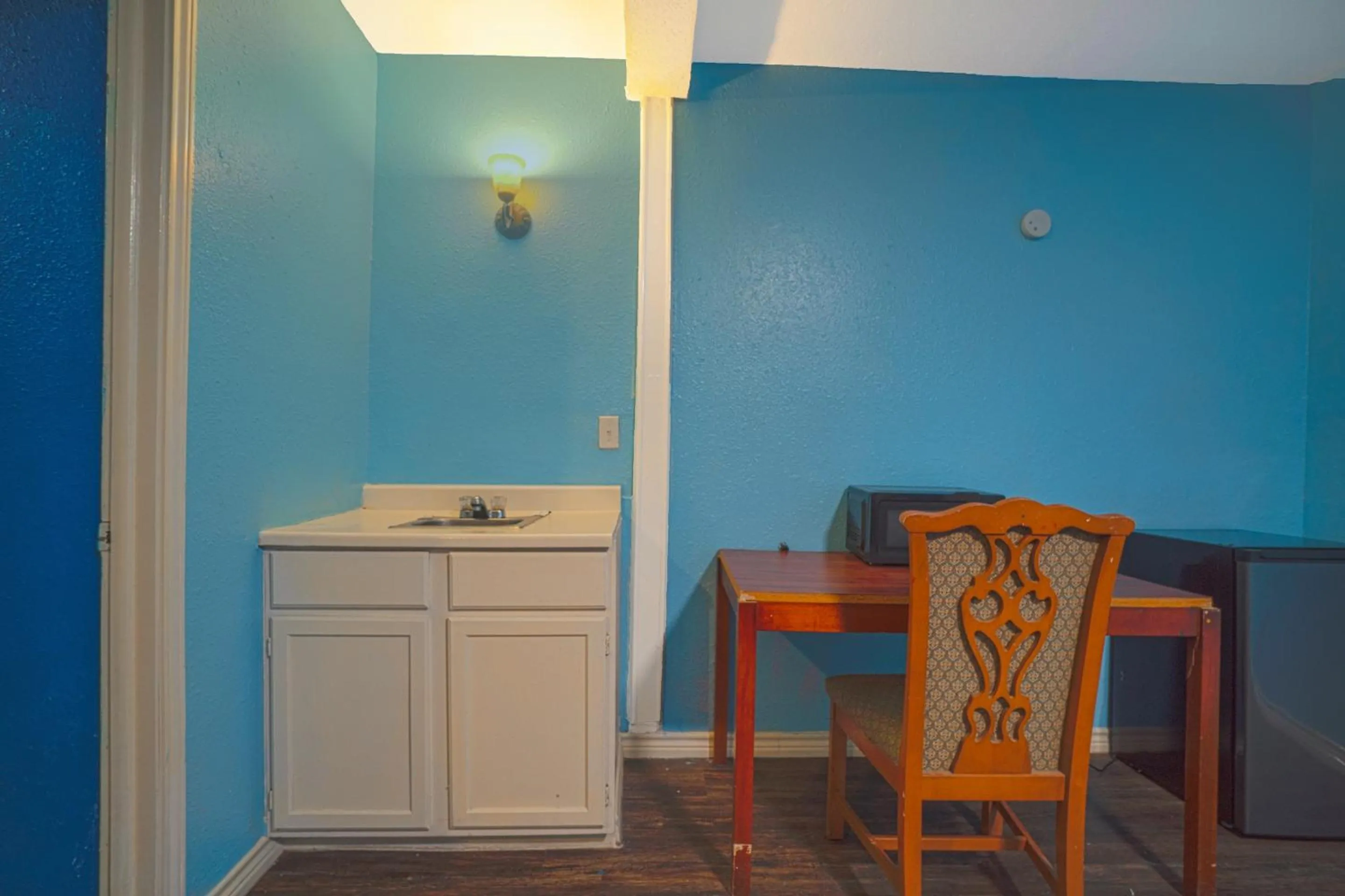 Bedroom in Plaza Motel Corpus Christi by OYO