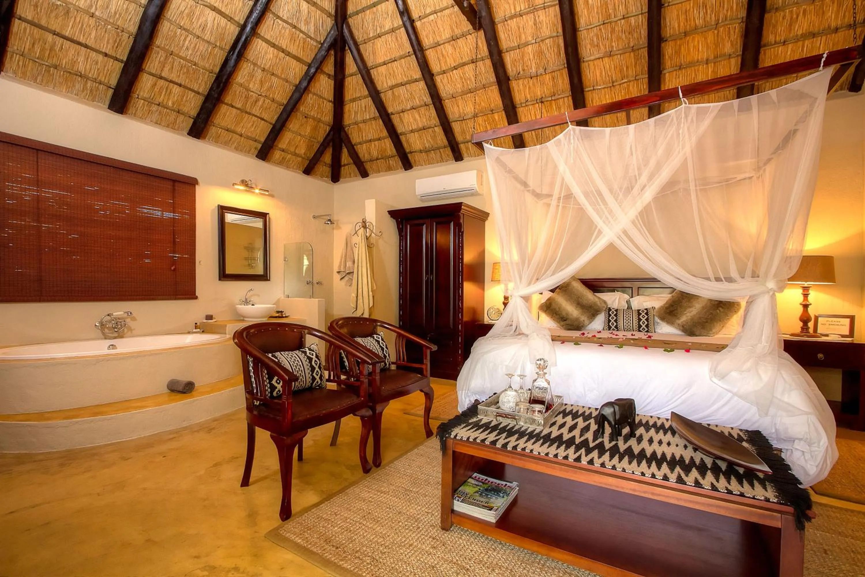 Photo of the whole room, Bed in Mvuradona Safari Lodge