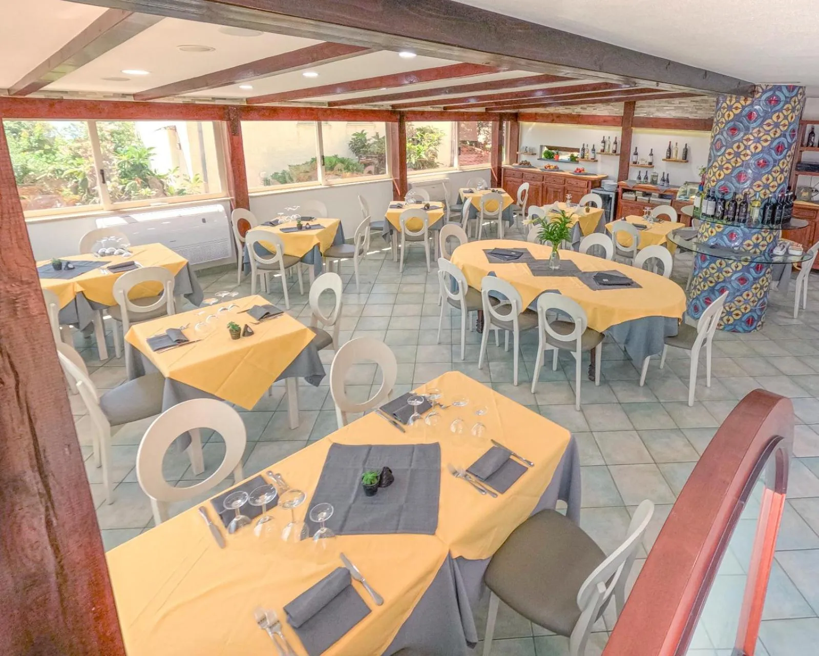 Restaurant/places to eat in Hotel La Playa