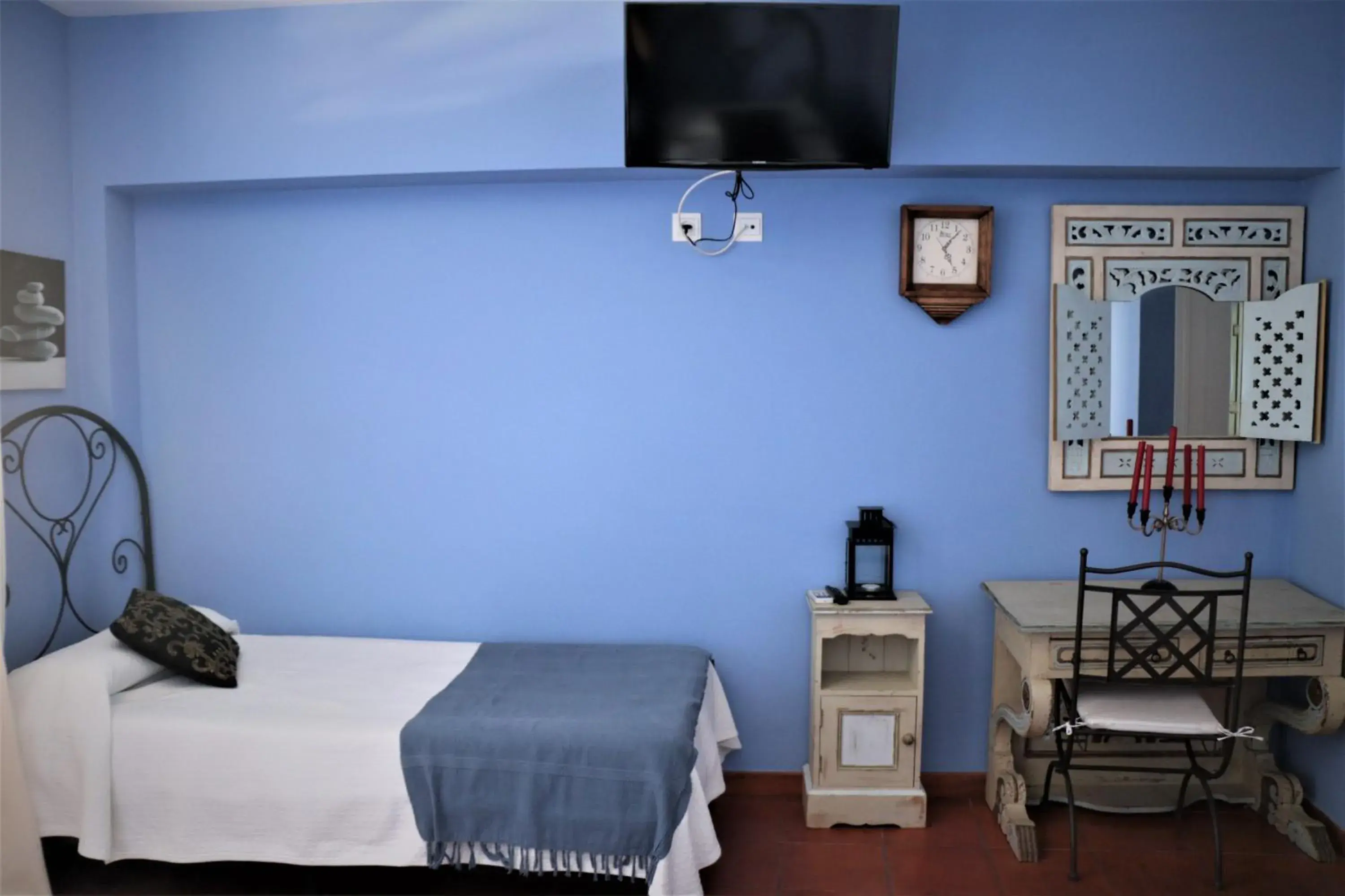 Triple Room with Balcony in Hostal Arco Plaza Triple Room with Balcony in Hostal Arco Plaza