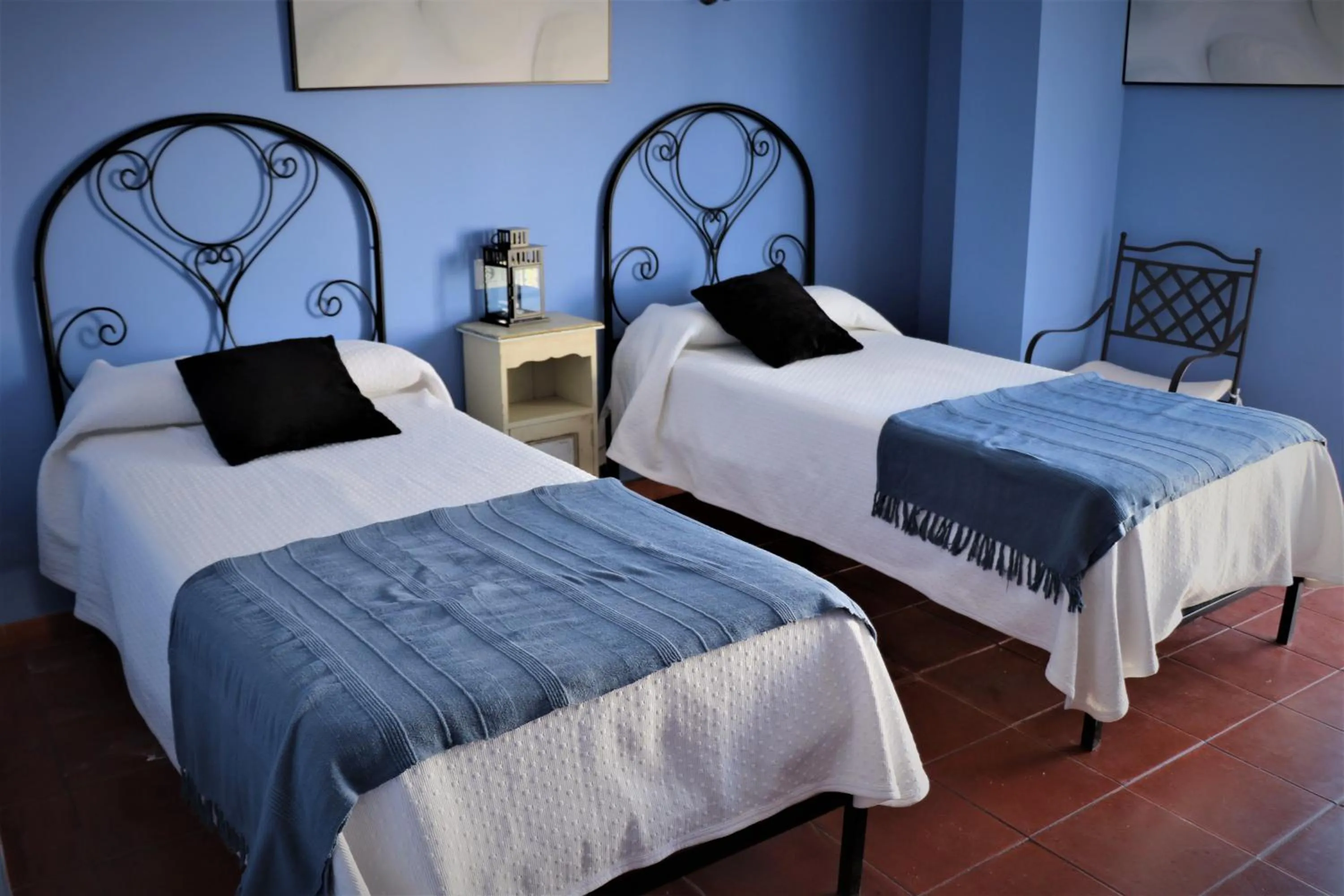 Budget Double Room in Hostal Arco Plaza