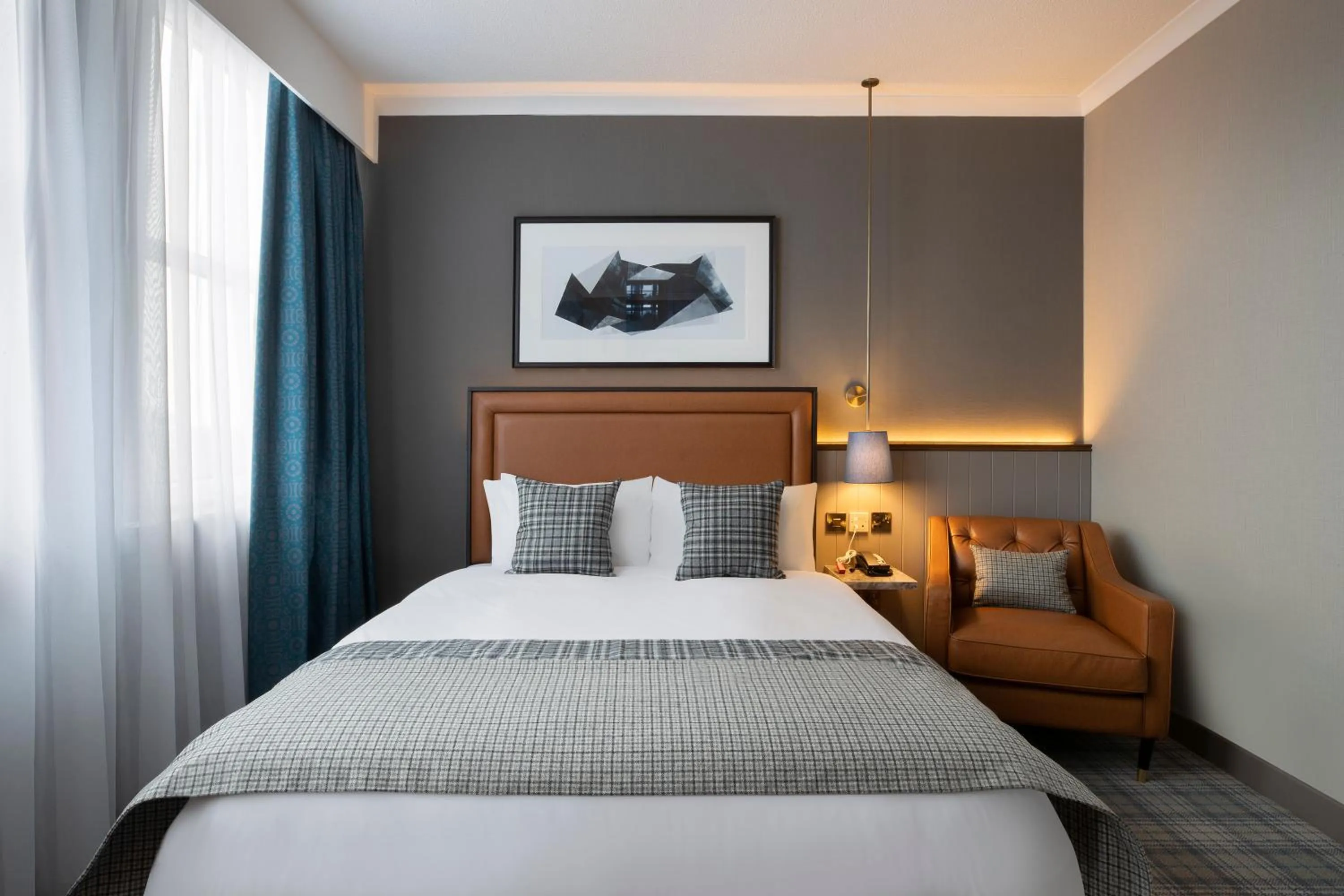 acessibility, Bed in Leonardo Royal Hotel Edinburgh