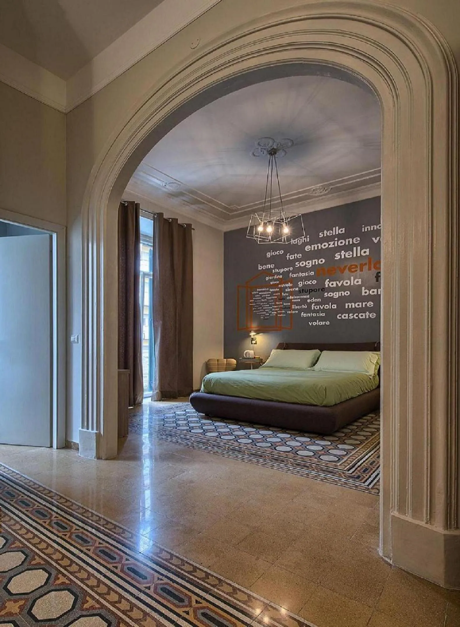 Photo of the whole room, Bed in The Pope's Window