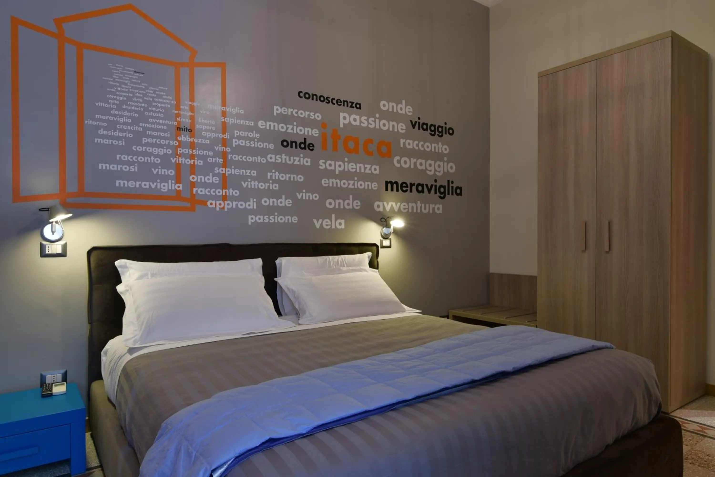 Photo of the whole room, Bed in The Pope's Window