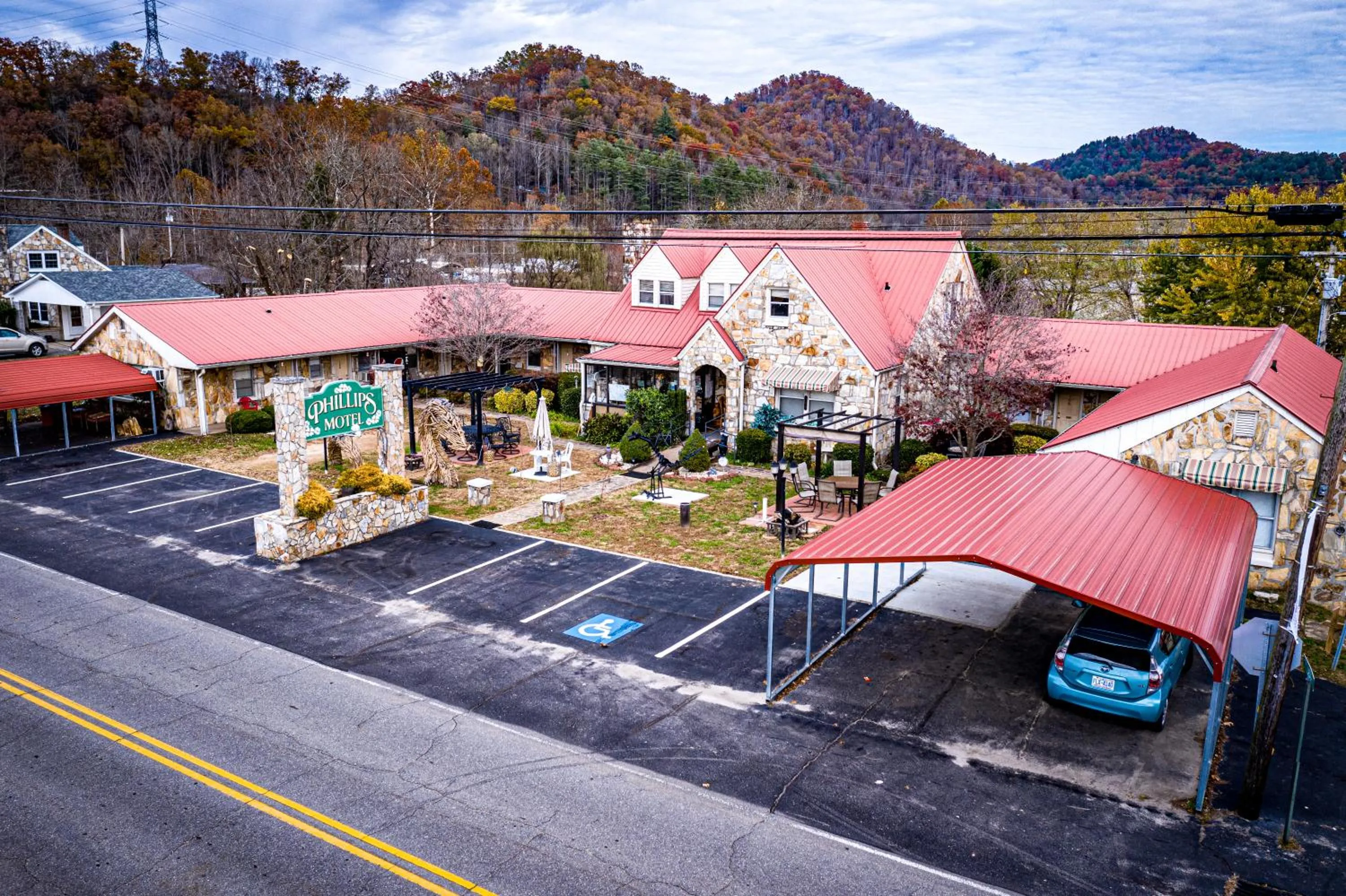 Phillips Historic Motel & Cottages