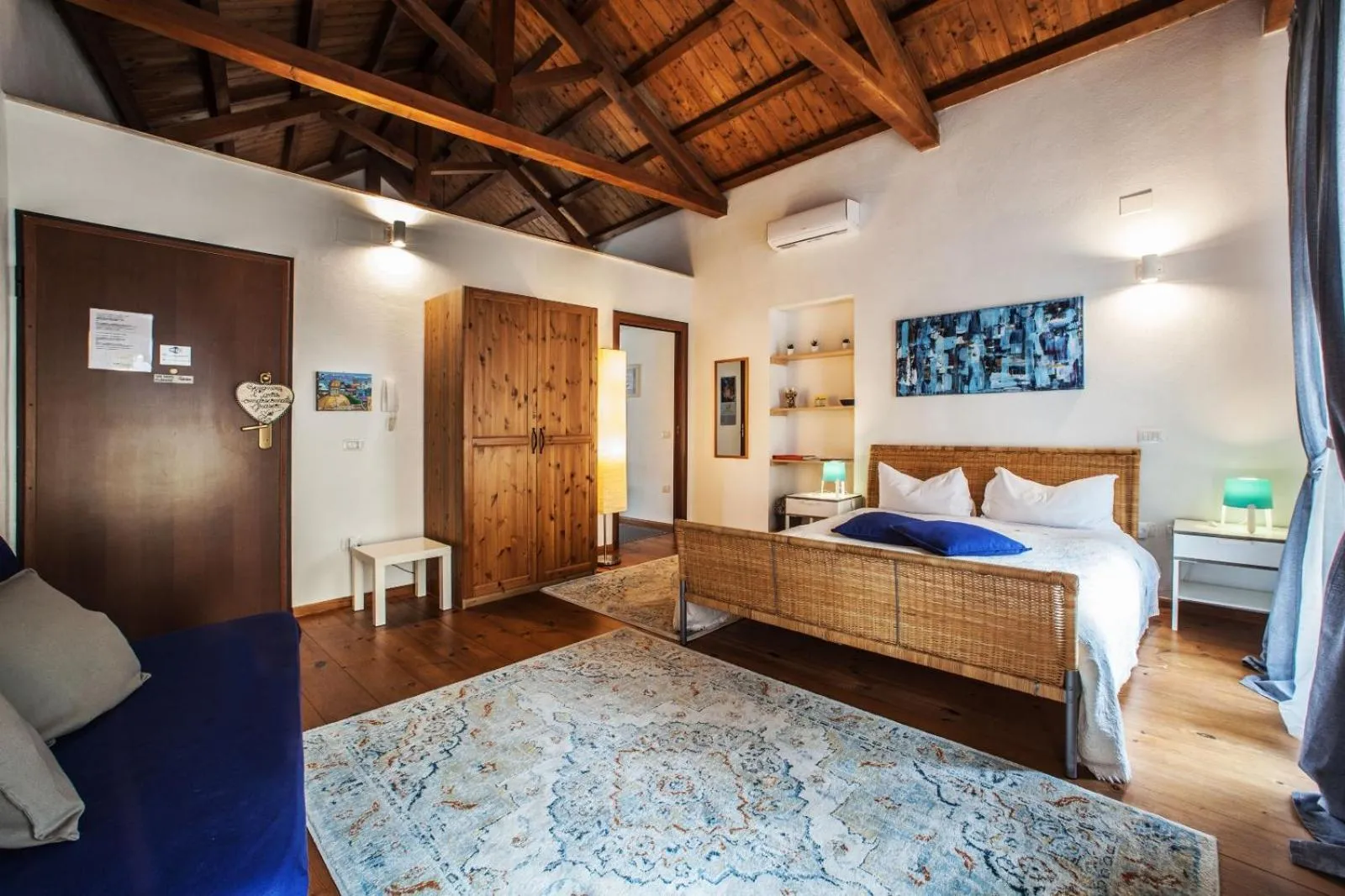 Bed in Studio Apartments Centro Storico Via Manno