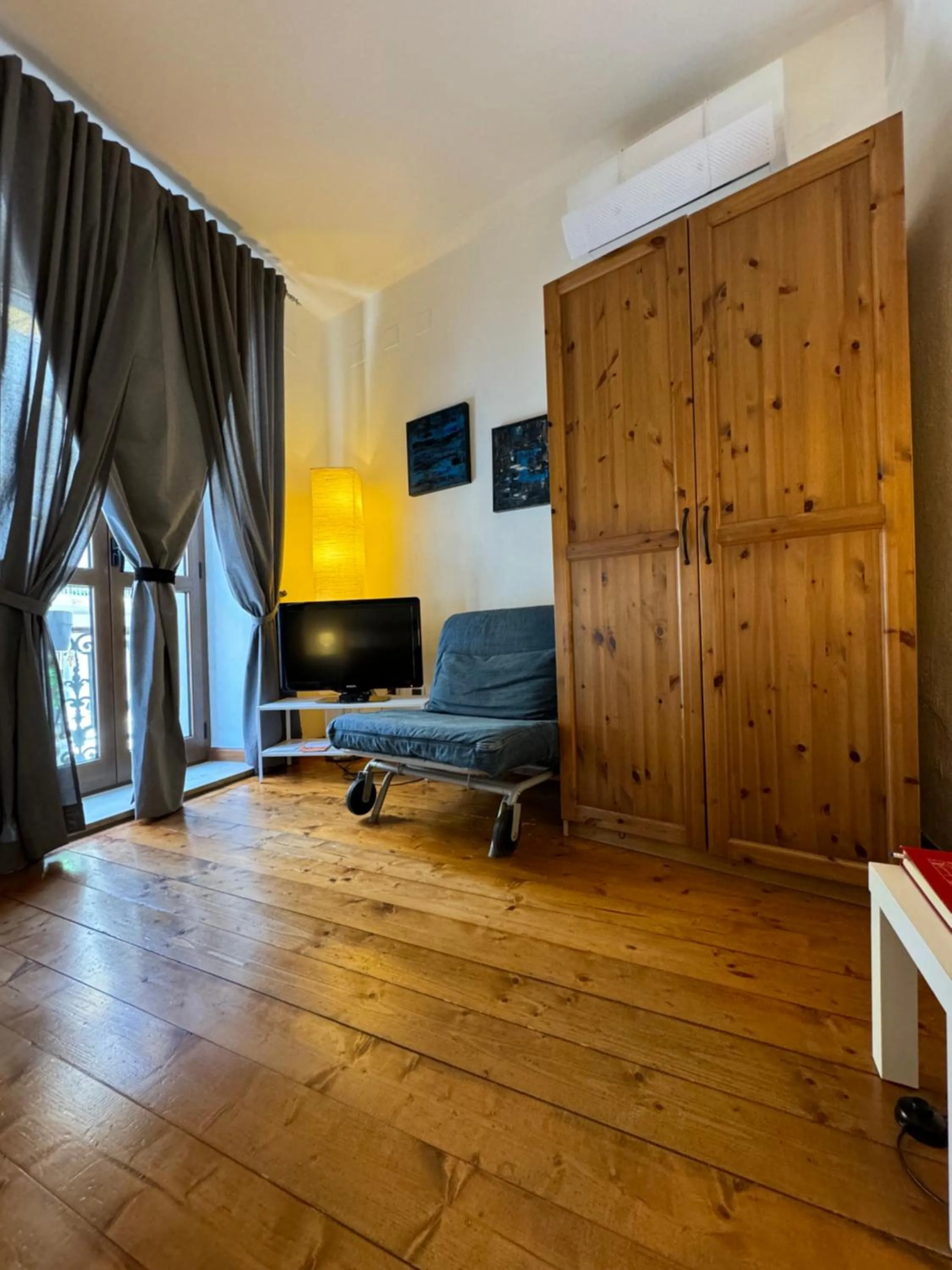 TV and multimedia in Studio Apartments Centro Storico Via Manno