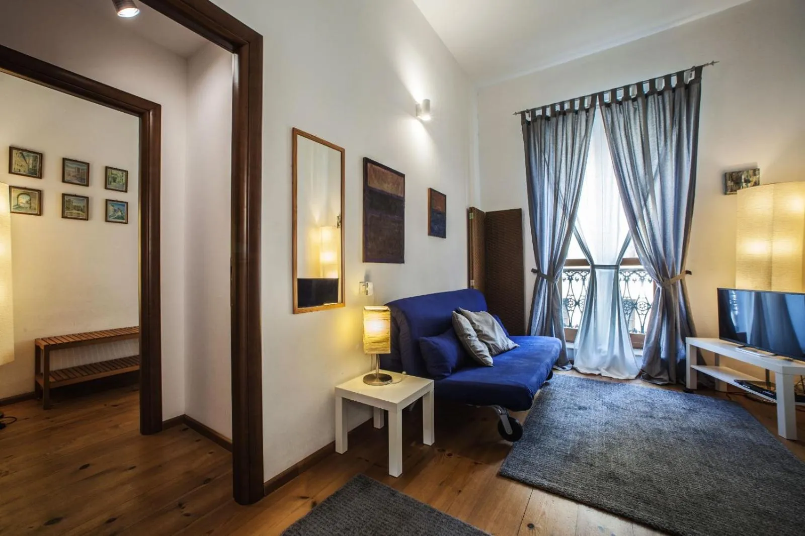 TV and multimedia in Studio Apartments Centro Storico Via Manno