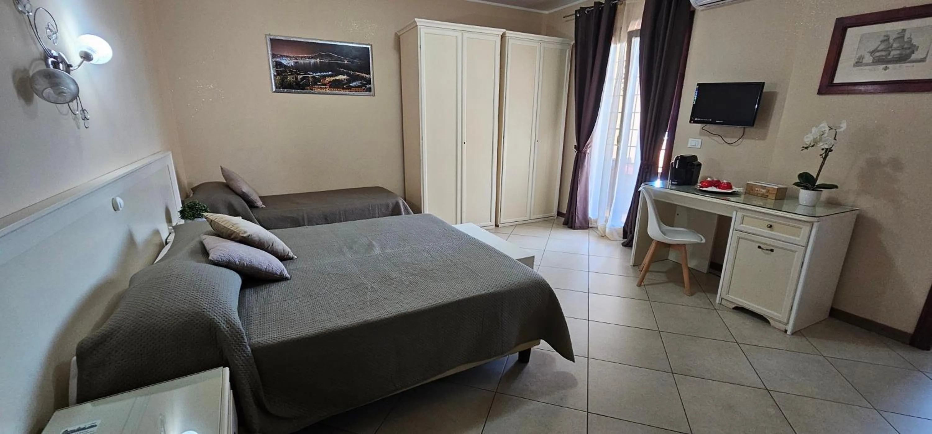 Photo of the whole room, Bed in Fiumicino Inn Airport