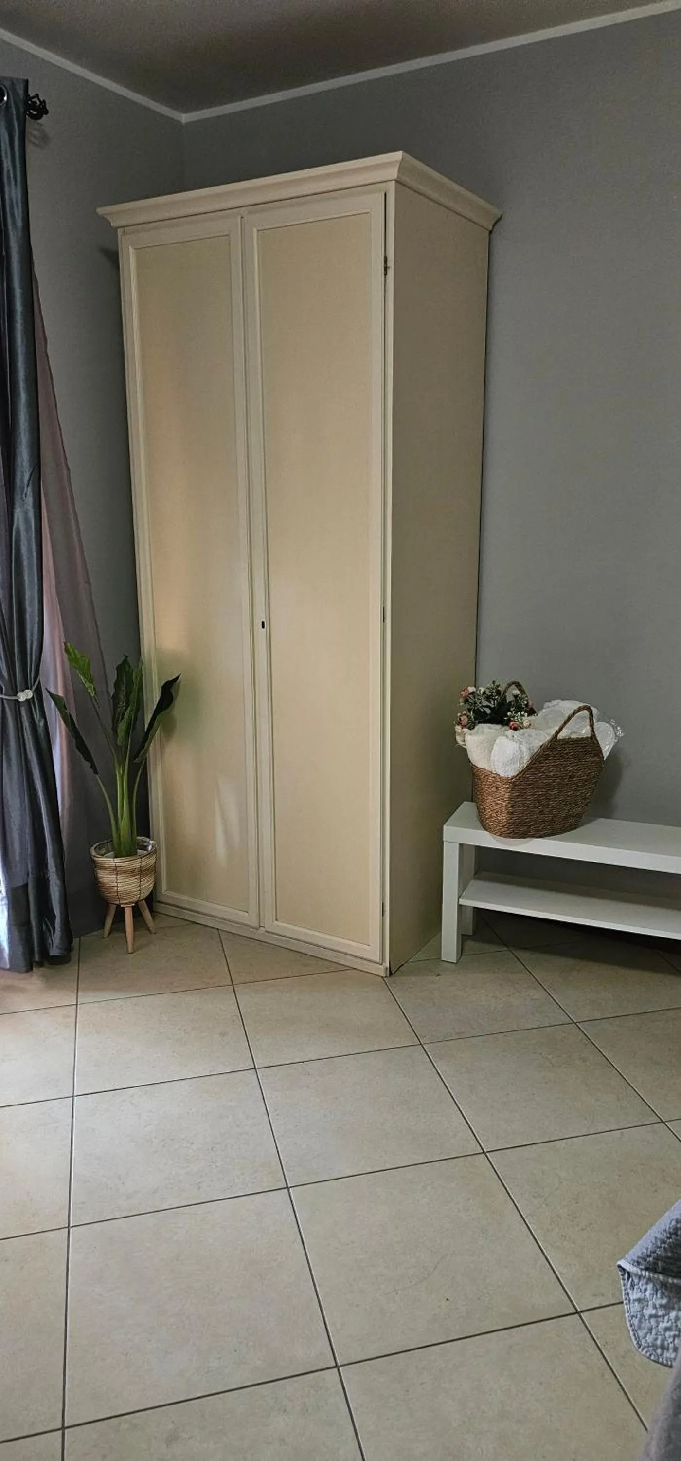 wardrobe in Fiumicino Inn Airport