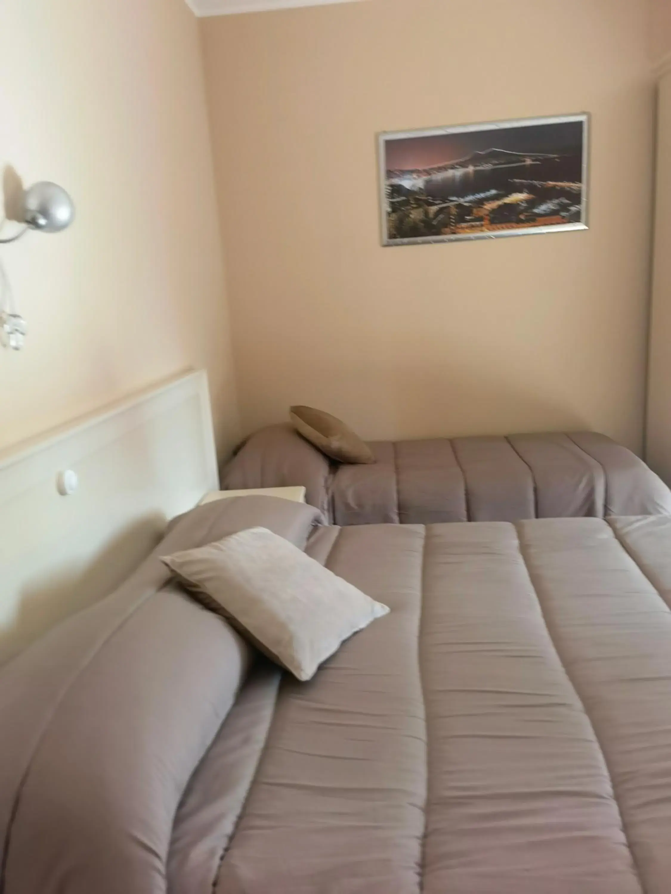 Triple Room with Balcony in Fiumicino Inn Airport Triple Room with Balcony in Fiumicino Inn Airport