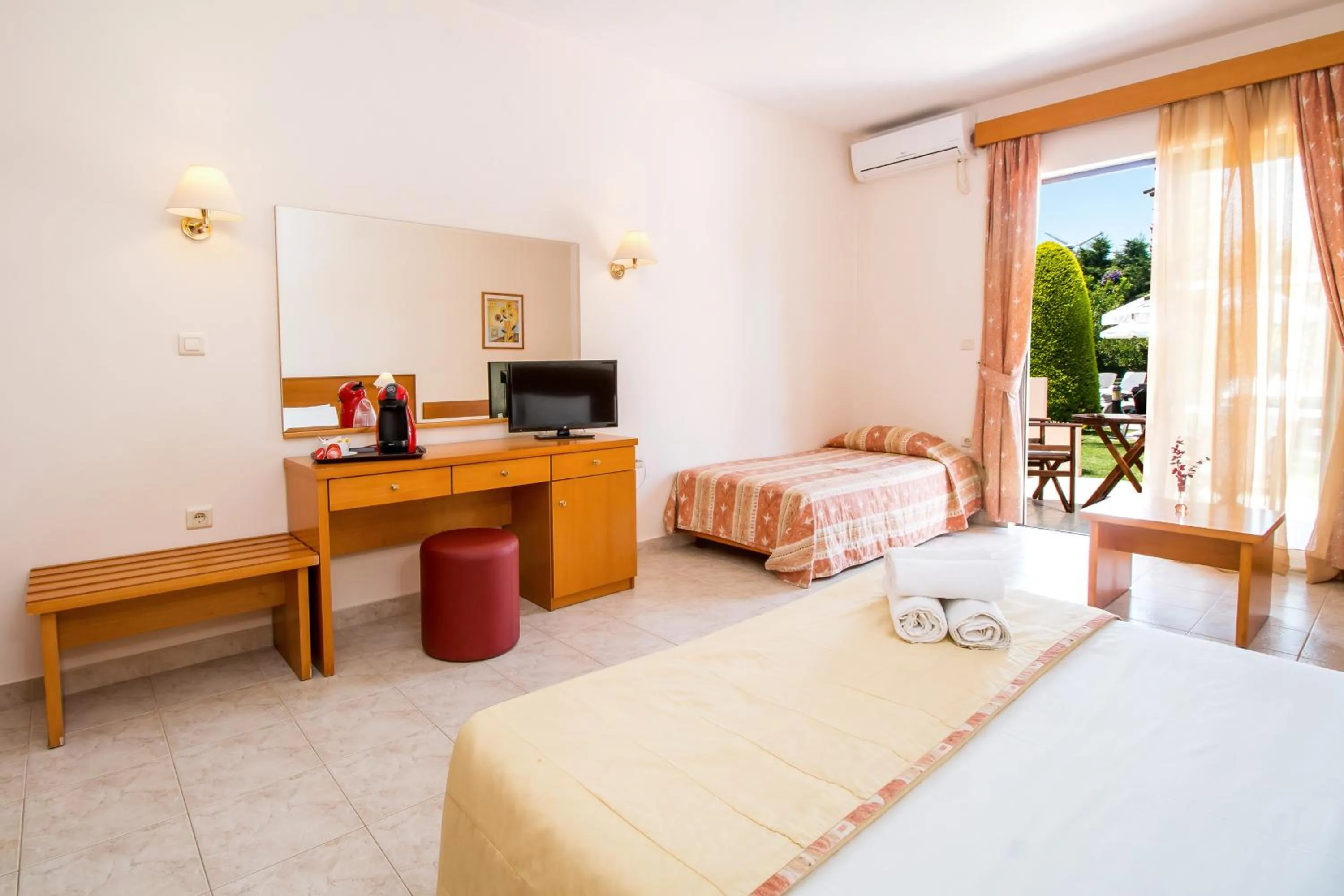 Bed in Stavros Melathron Studios