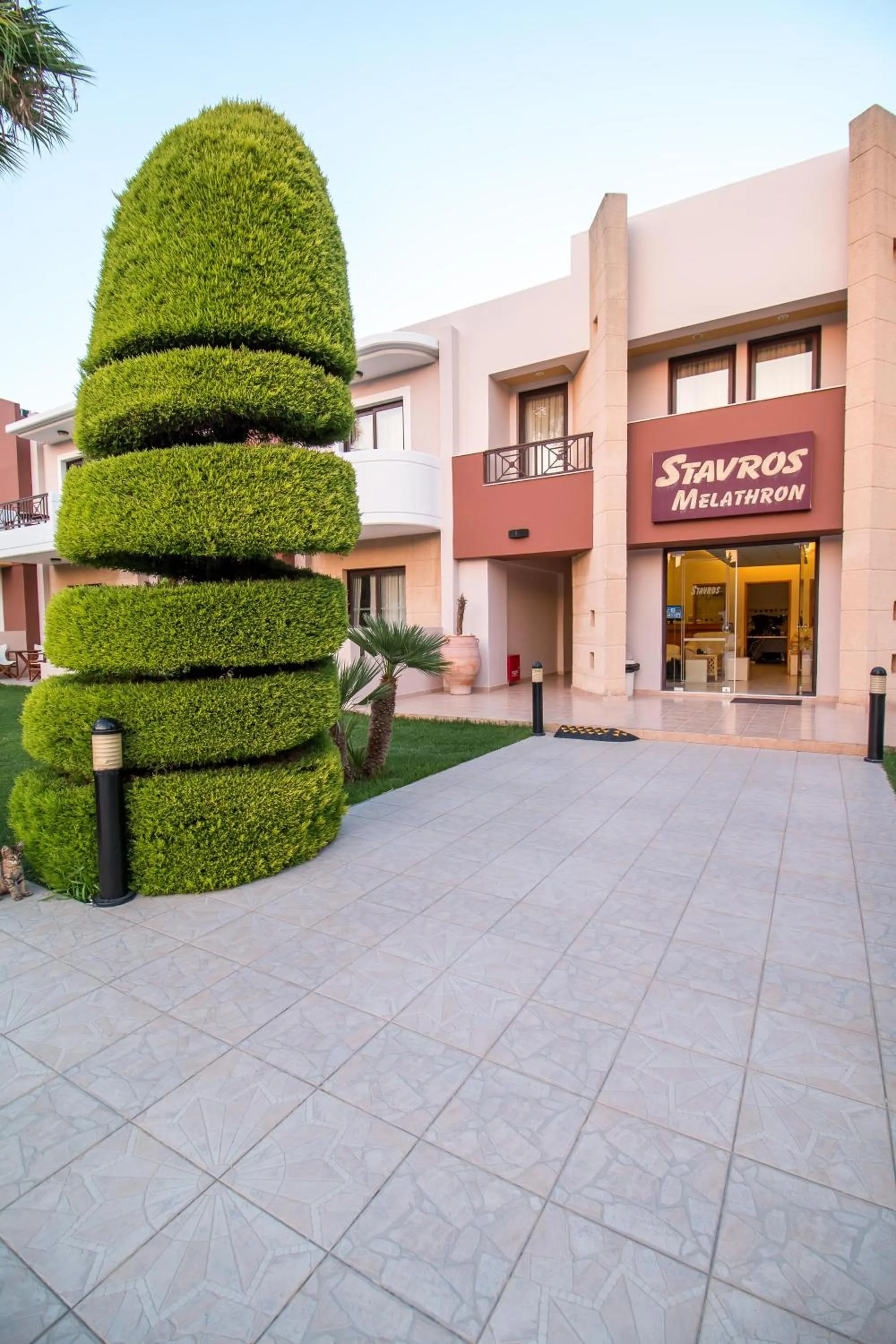 Facade/entrance in Stavros Melathron Studios