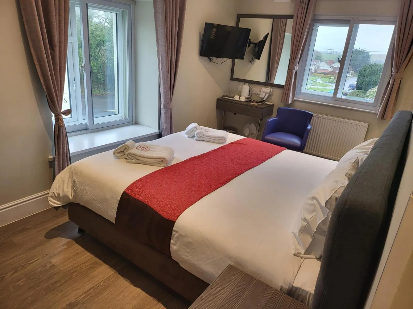 Bedroom, Bed in The Gissons Hotel - Exeter Airport & M5