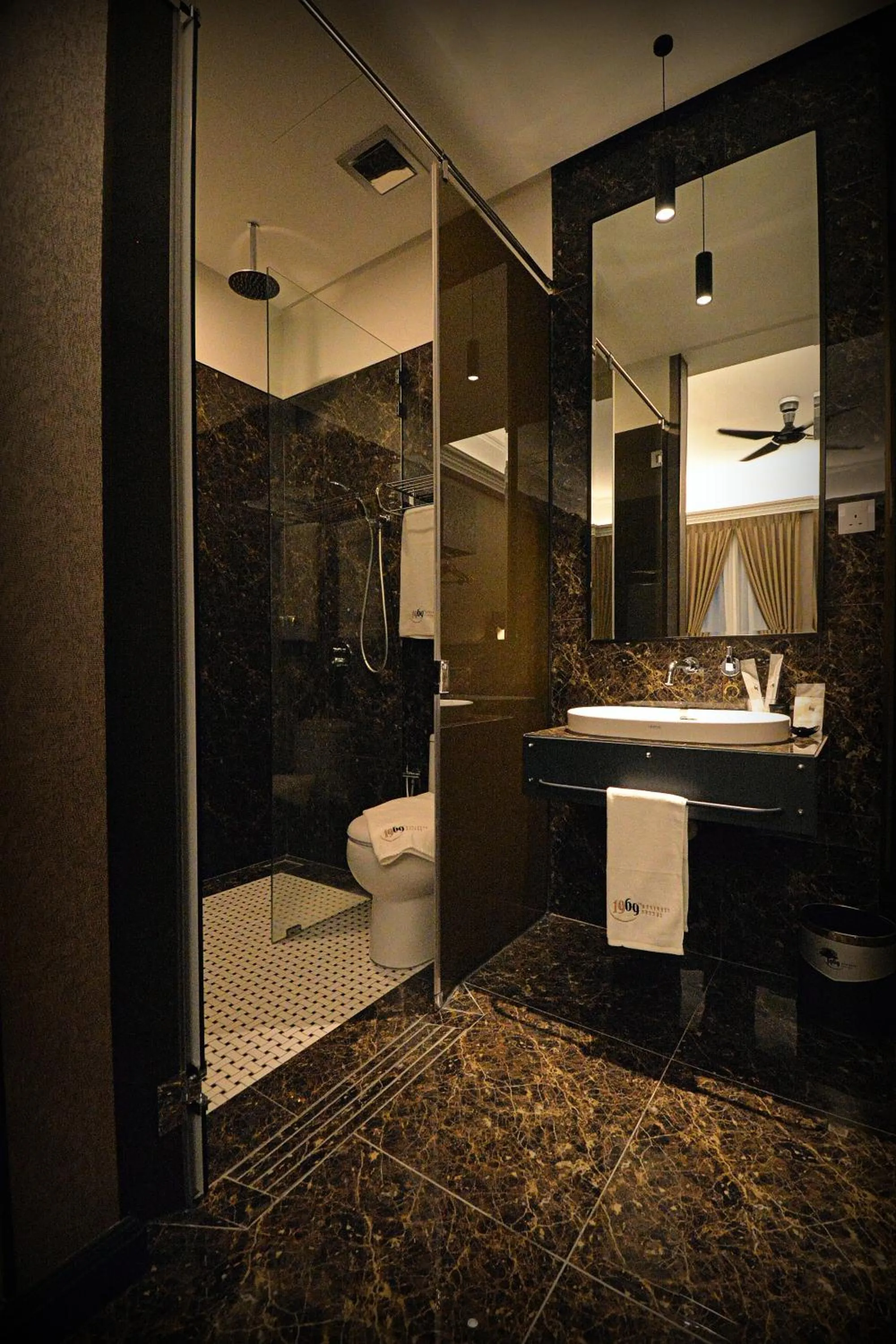 Shower in 1969 Business Suites Bandar Botani, Ipoh