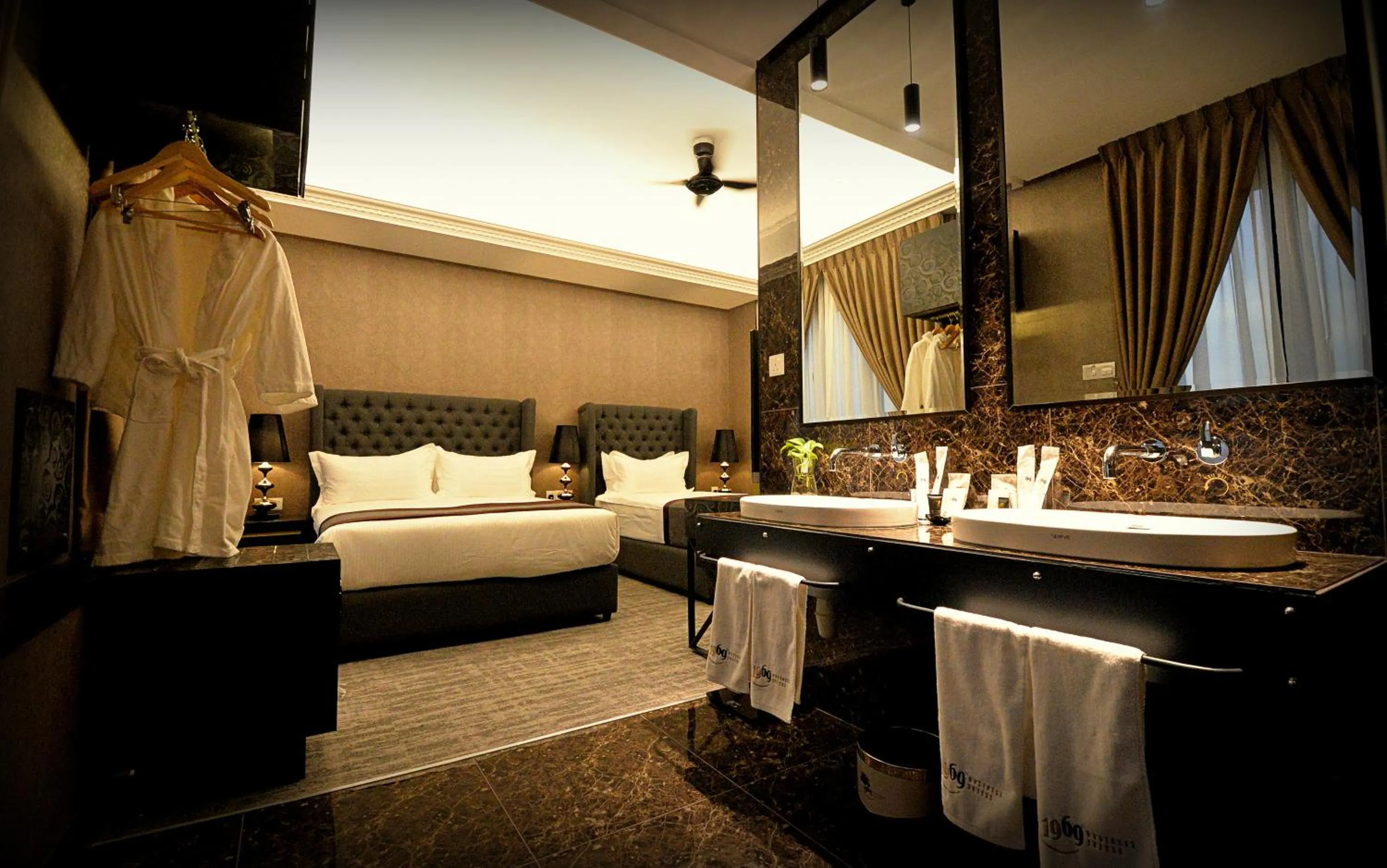 Shower, Bed in 1969 Business Suites Bandar Botani, Ipoh