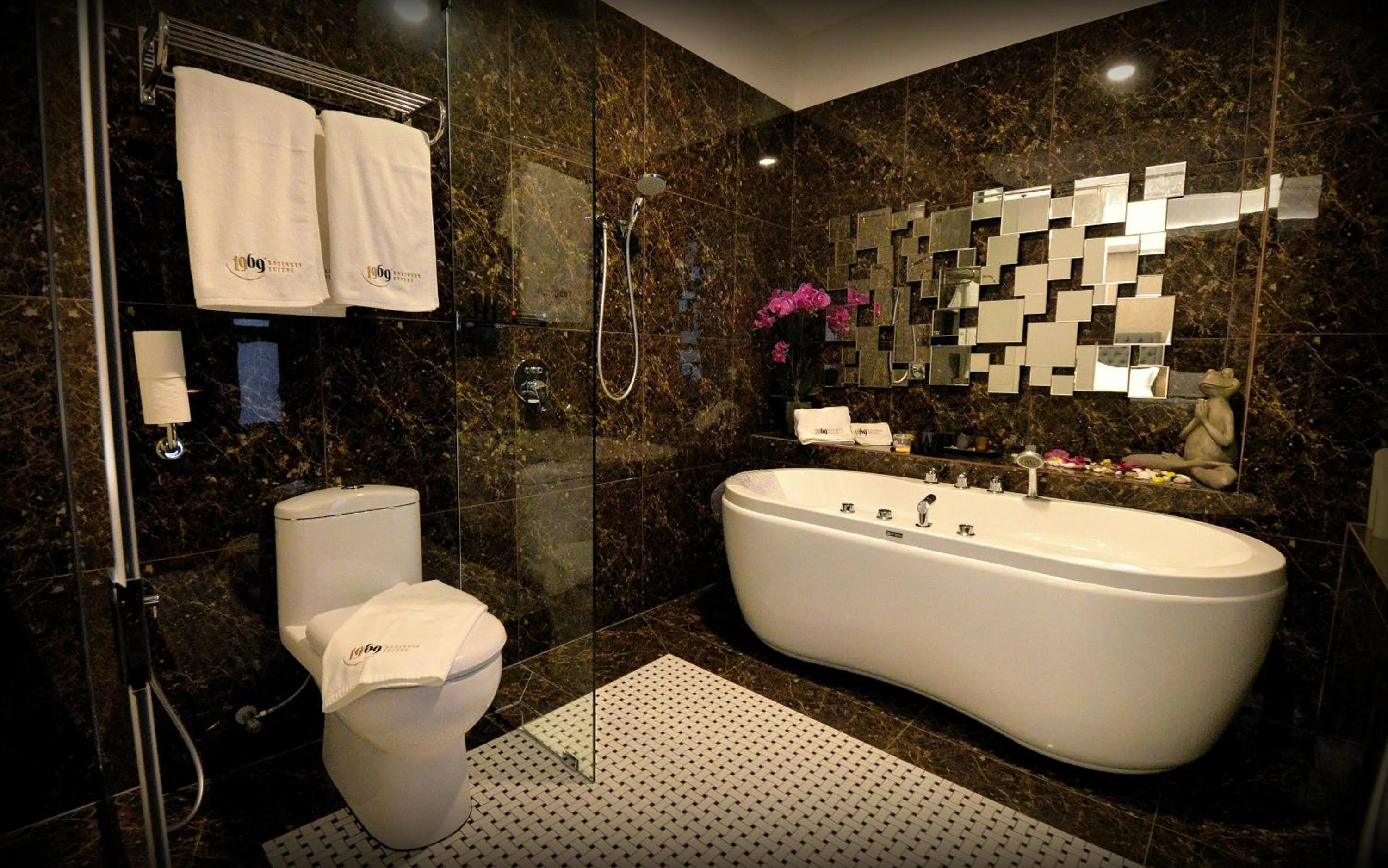 Shower in 1969 Business Suites Bandar Botani, Ipoh