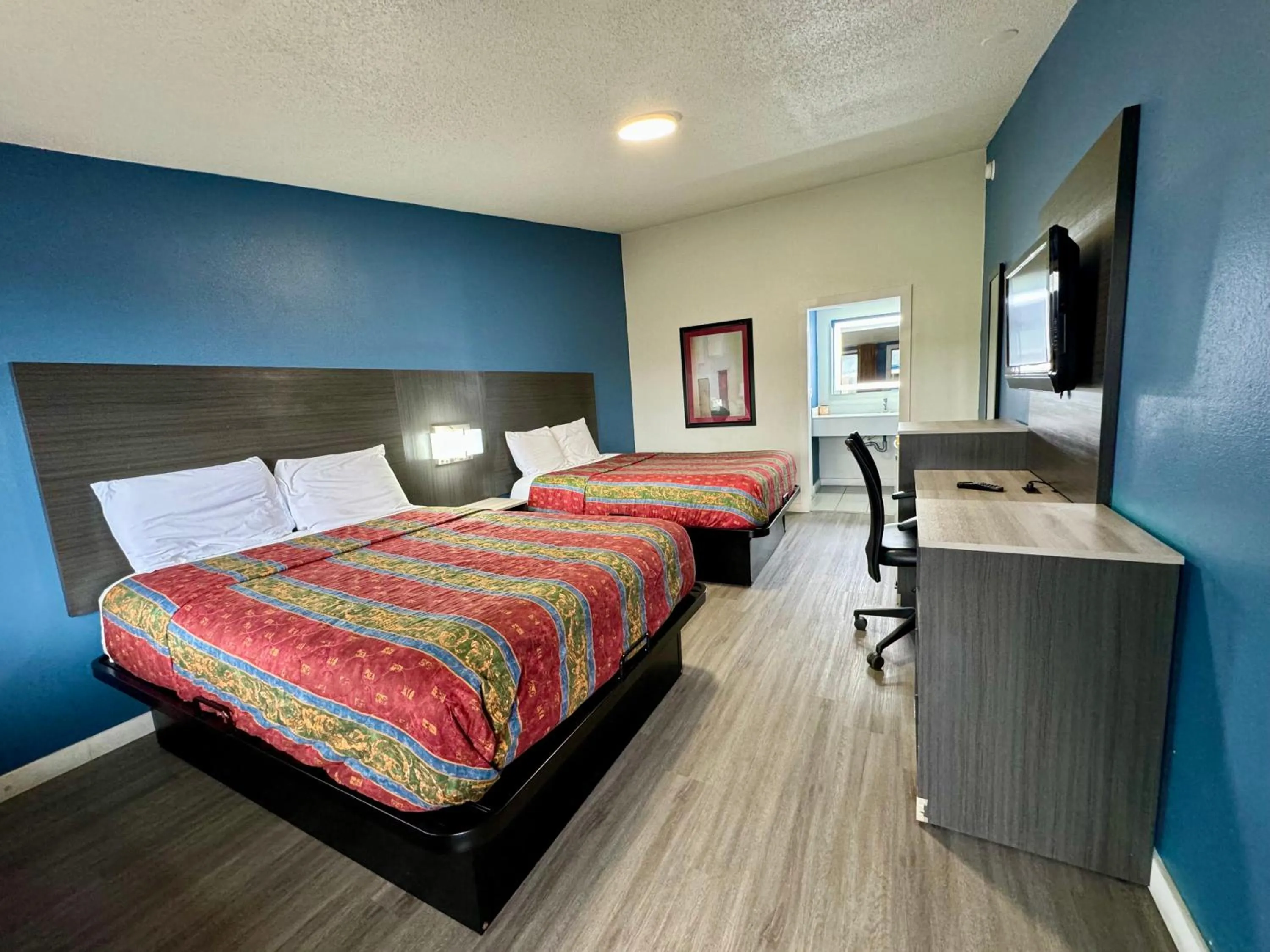 Bed in Knights Inn Greenville