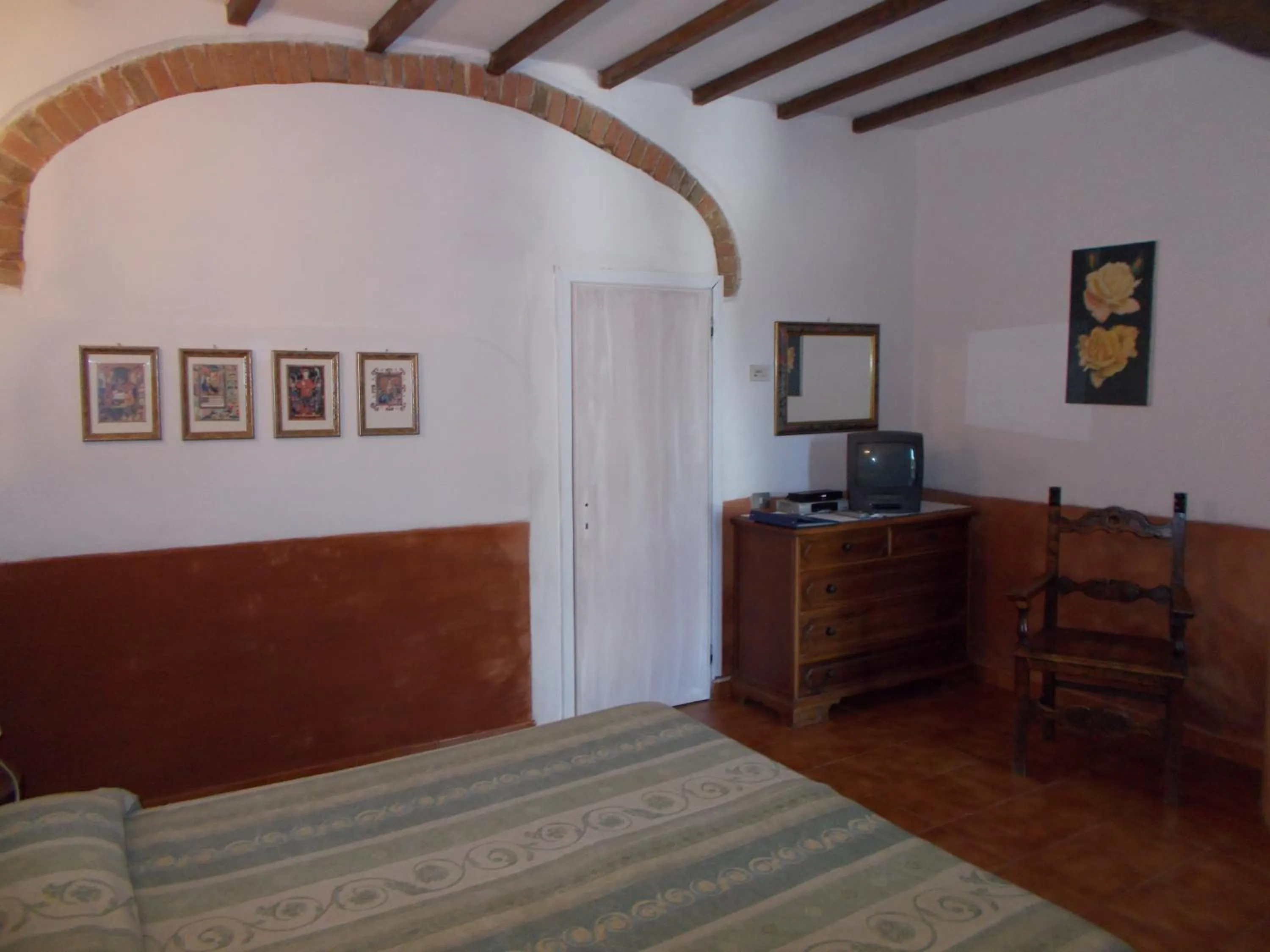 Photo of the whole room in La Francigena